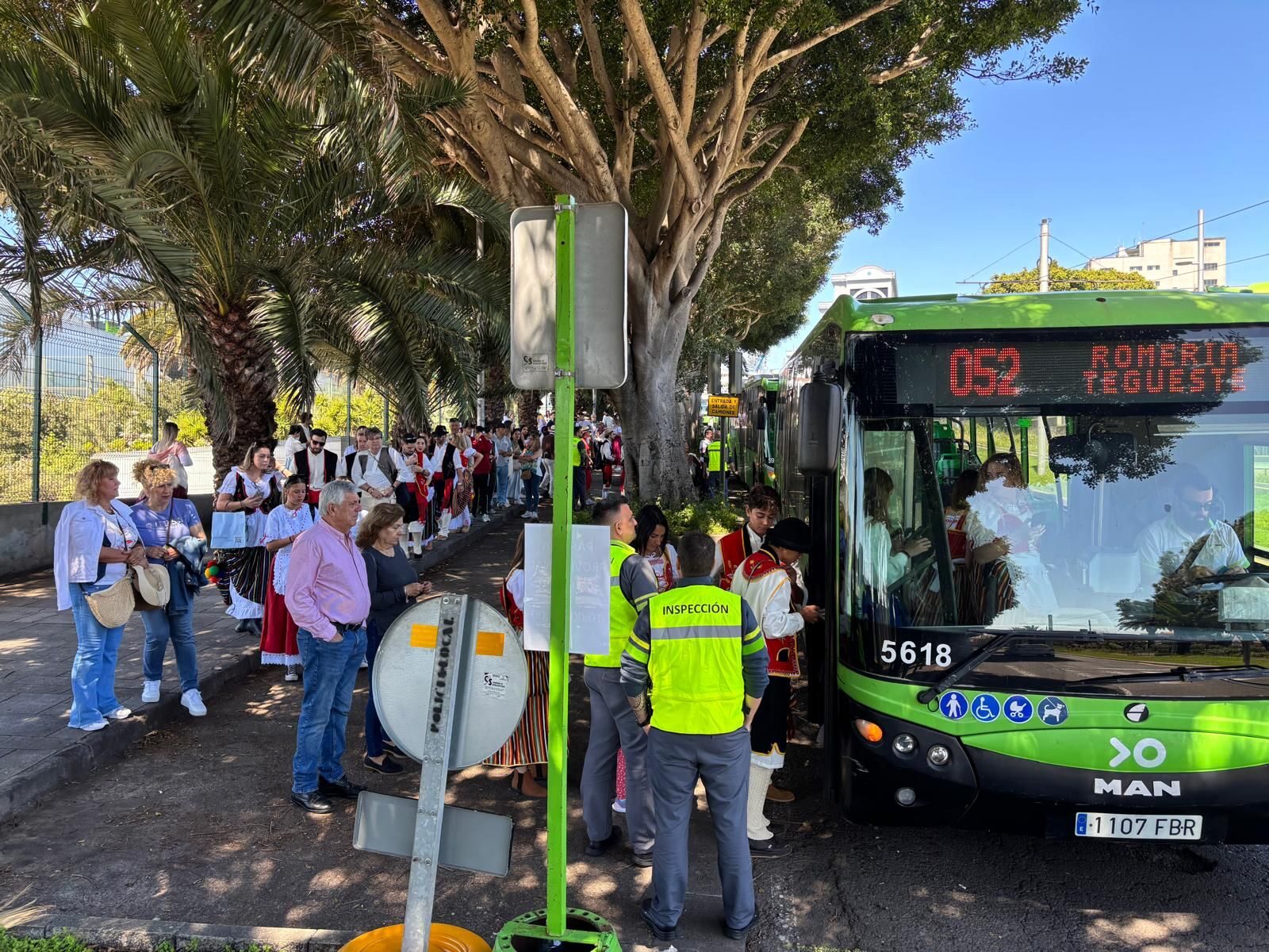 Titsa transporta a más de 20.000 viajeros en la Romería de Tegueste