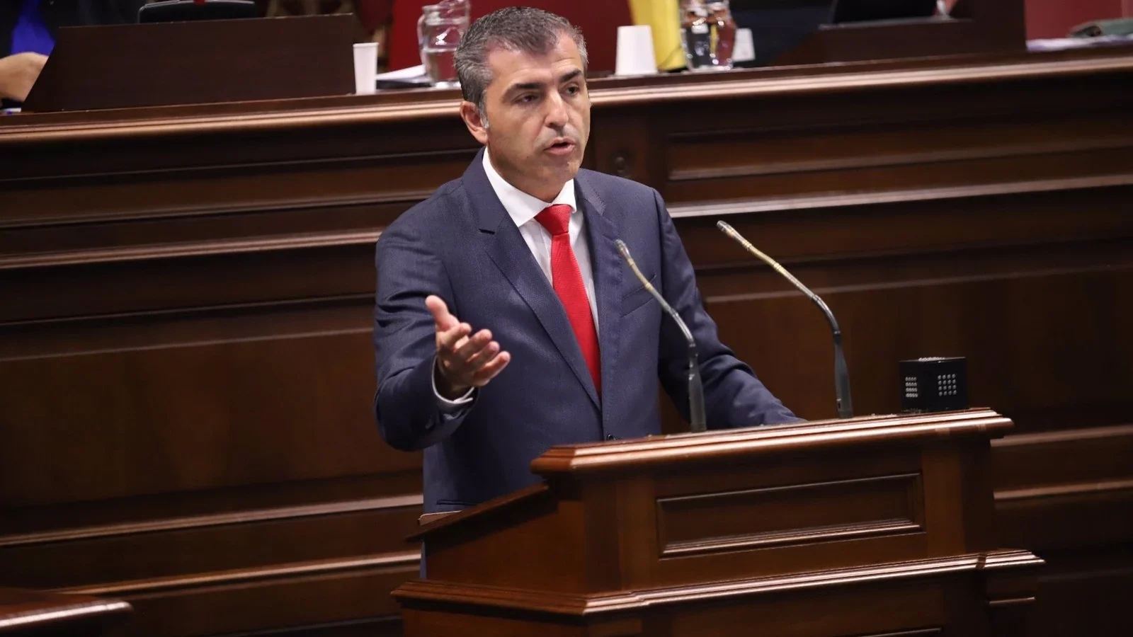 Domínguez, sobre el trato del Gobierno a Canarias en inmigración: «Nos tienen sucios, olvidados y abandonados»