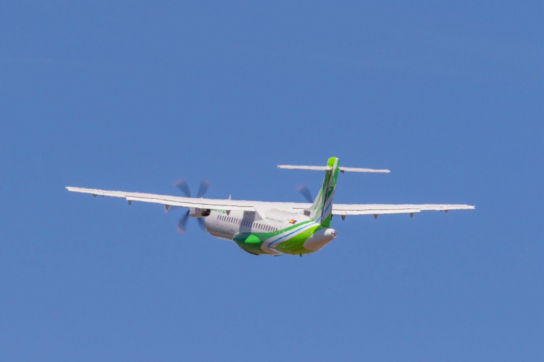 Binter firma la financiación de nueve aviones ATR 72-600