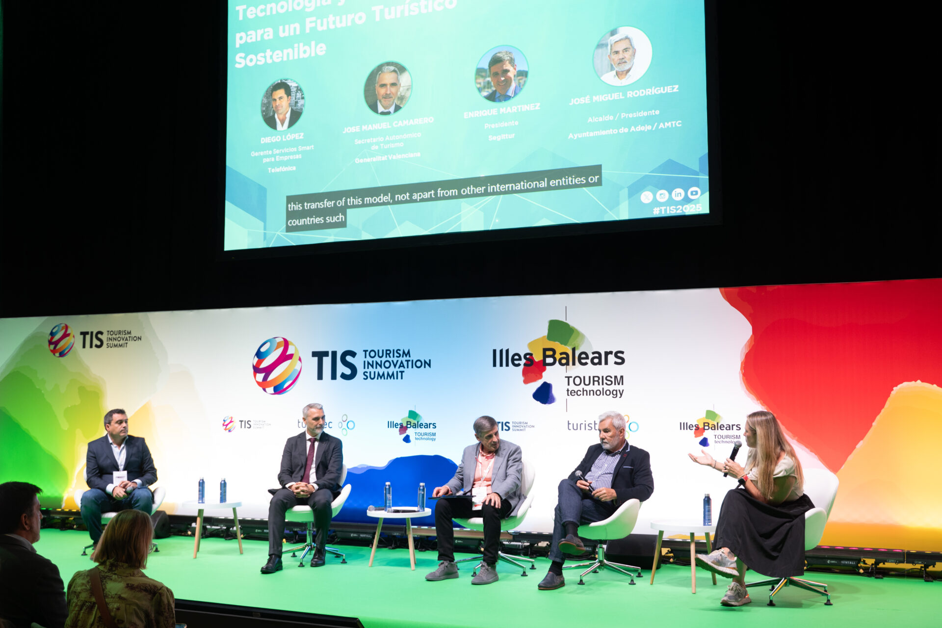 El presidente de los municipios turísticos de Canarias defiende en Sevilla un modelo de gestión centrado en las personas