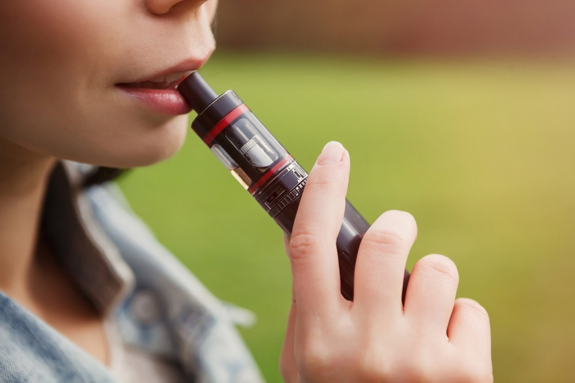 La OMS alerta sobre el aumento del cigarrillo electrónico entre adolescentes: más de 15 millones vapean en el mundo