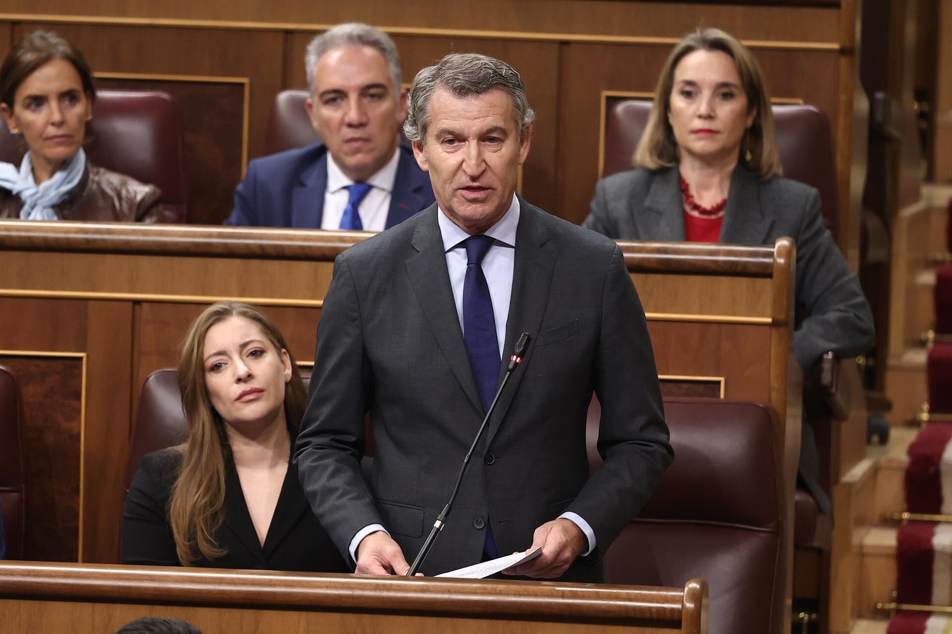 Feijóo acusa a Sánchez de no dar explicaciones y dice que no puede seguir gobernando quien debe «silencio» a Ábalos