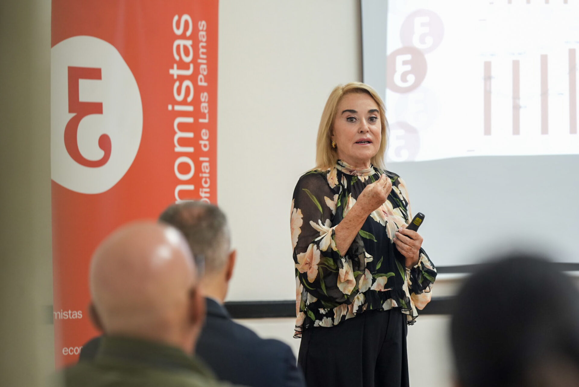 Los economistas de Las Palmas piden replantear la atención social, que «no es sostenible»
