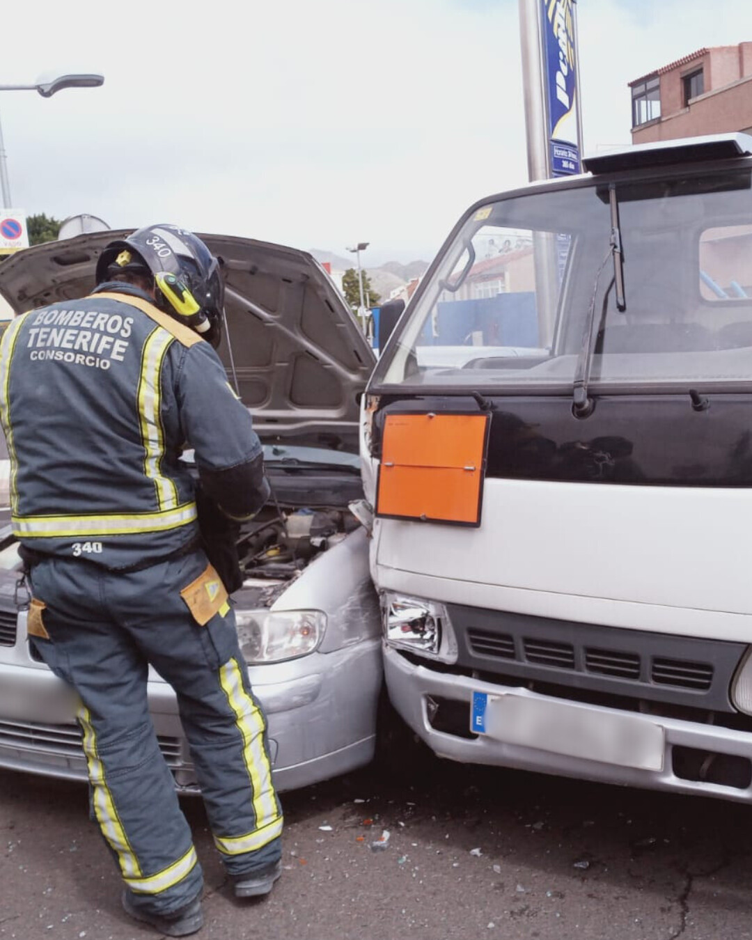 Bomberos de Tenerife intervienen en tres accidentes de tráfico durante las últimas horas