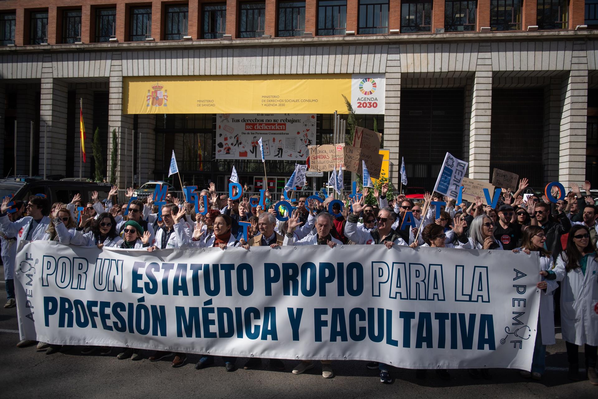 Sanidad rechaza una mediación independiente y defiende el Foro de la Profesión Médica para desbloquear la huelga