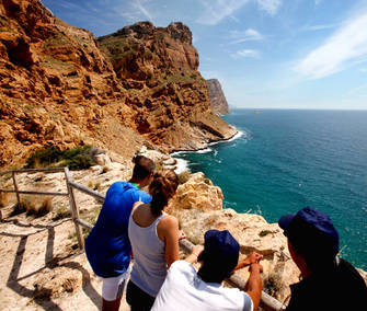 Los municipios de sol y playa actualizan su cuadro de indicadores para analizar el turismo y planificar mejor el verano