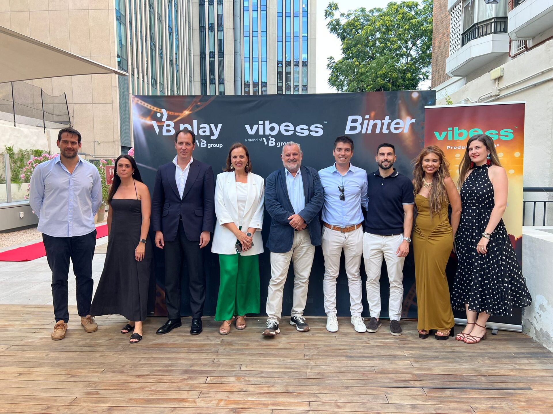 Binter y VB Group se alían en Madrid para atraer grabaciones hacia Canarias 