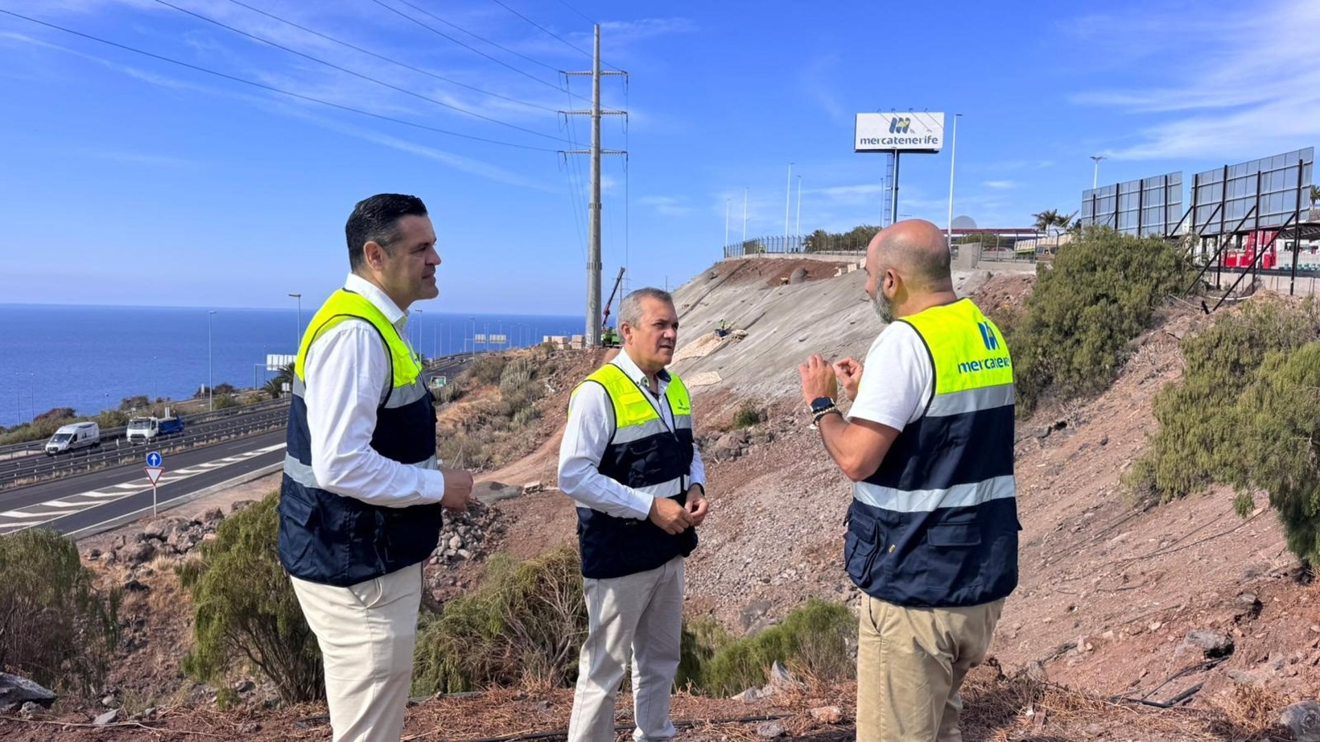 El Cabildo invierte 3,3 millones en la regeneración paisajística de un talud de Mercatenerife