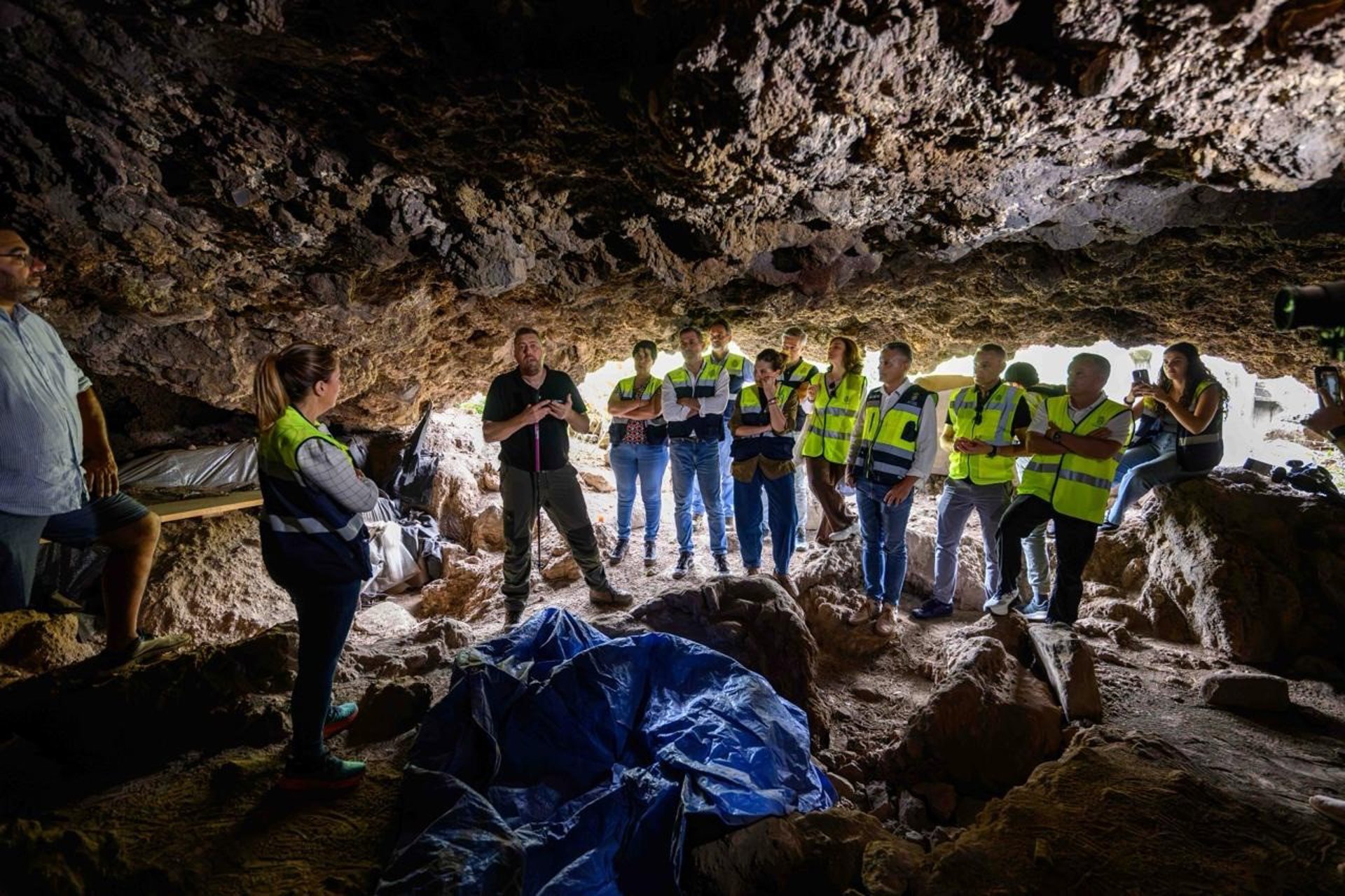 Avanzan los trabajos en el Barranco Agua de Dios (Tenerife) para dotar de mayor «accesibilidad» al conjunto arqueológico