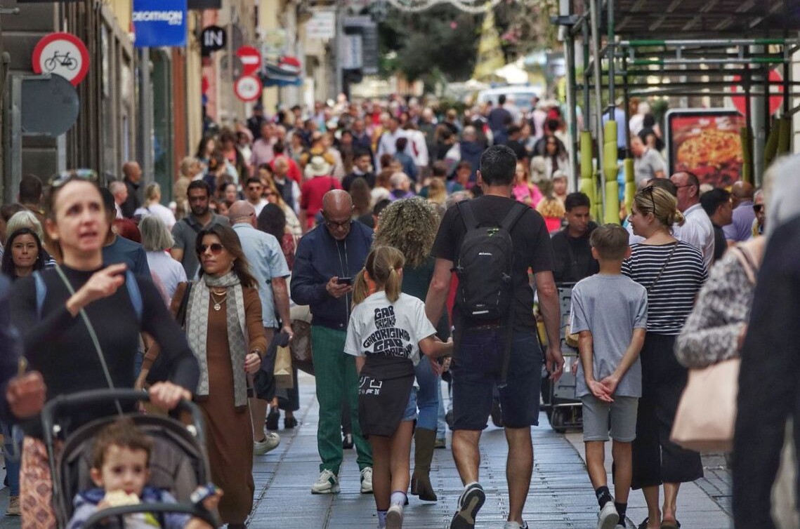 Santa Cruz vende más de 13.000 bonos consumo en el primer día de campaña