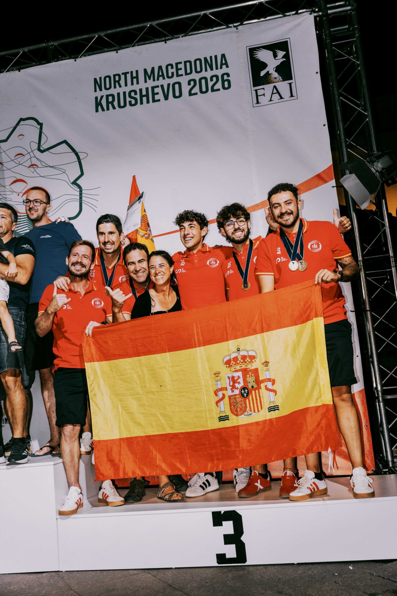 El bombero tinerfeño Mika Díaz se cuelga el bronce europeo con la Selección Española de parapente
