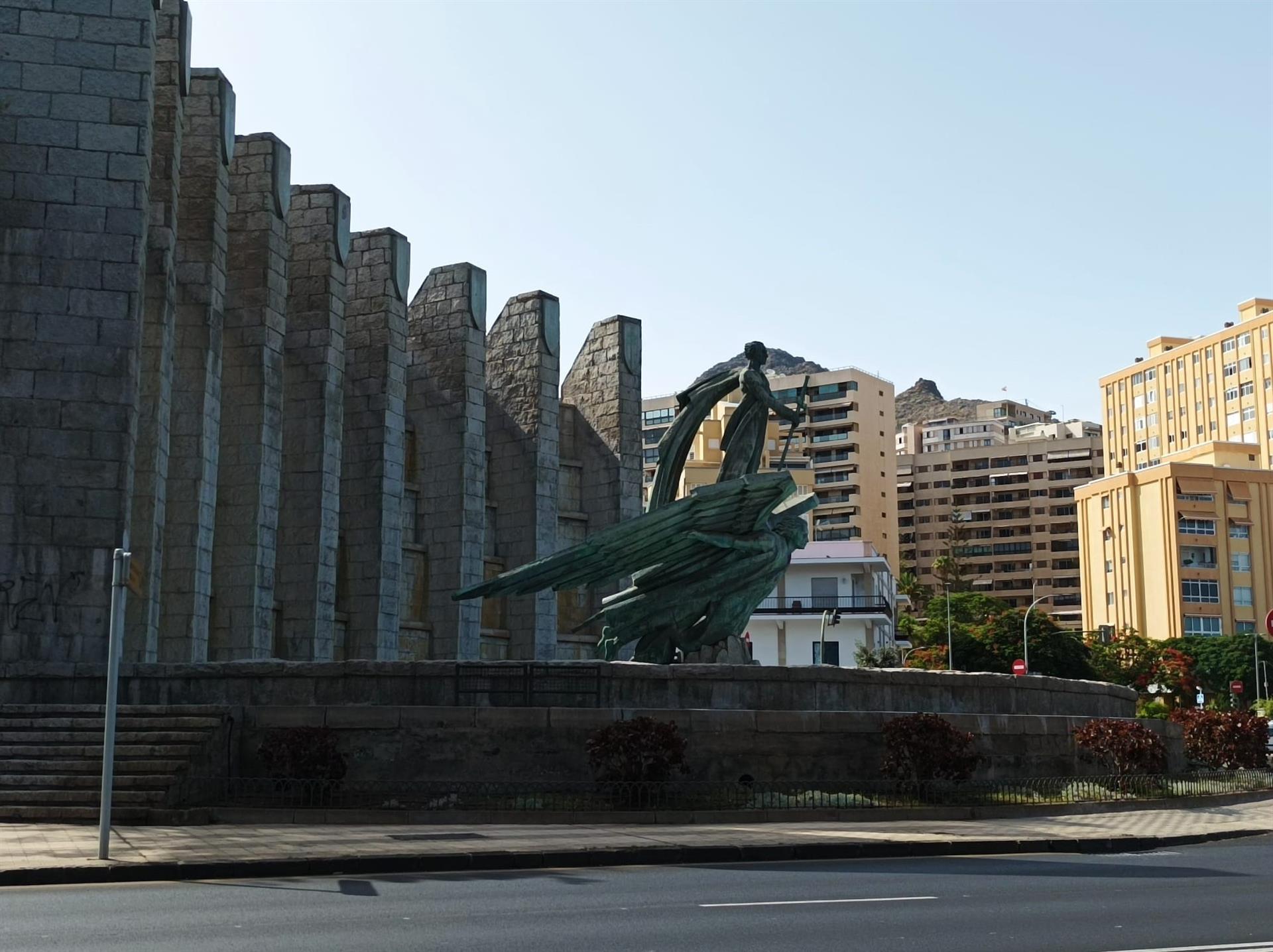 El PSOE de Tenerife pide a Bermúdez cumplir la Ley de Memoria Democrática y retirar el monumento de Franco