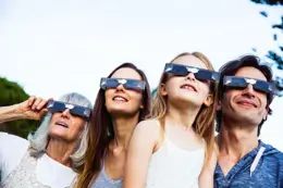 Salud Pública emite recomendaciones para evitar riesgos durante la observación del eclipse de este miércoles