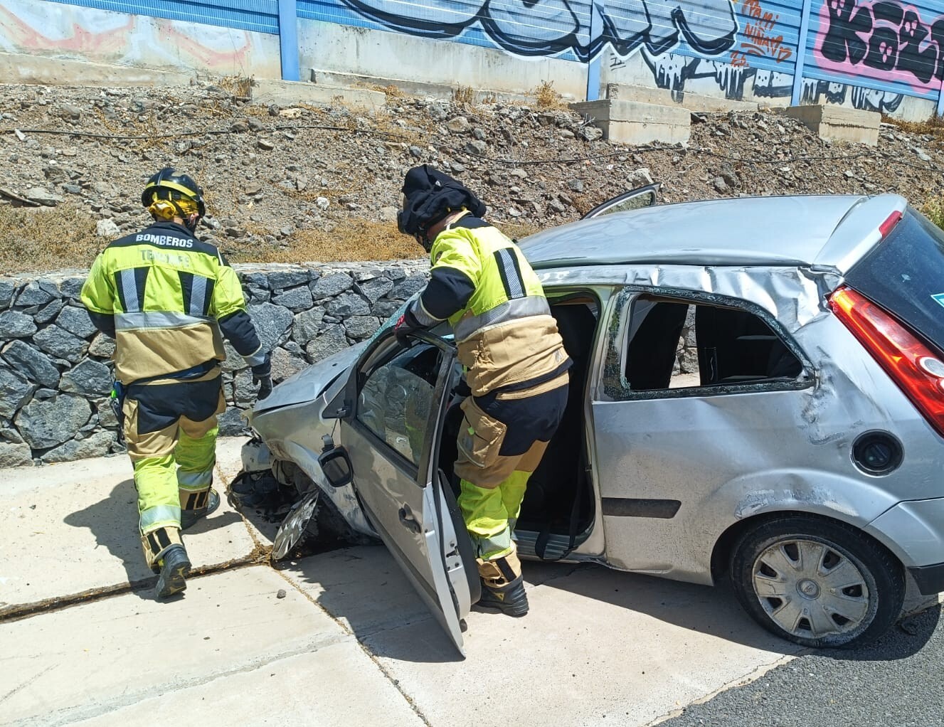 Bomberos de Tenerife extinguen un incendio en una vivienda en Arafo