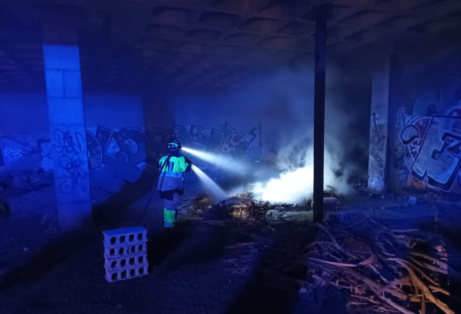 Bomberos de Tenerife extinguen esta madrugada un incendio en una vivienda en La Laguna