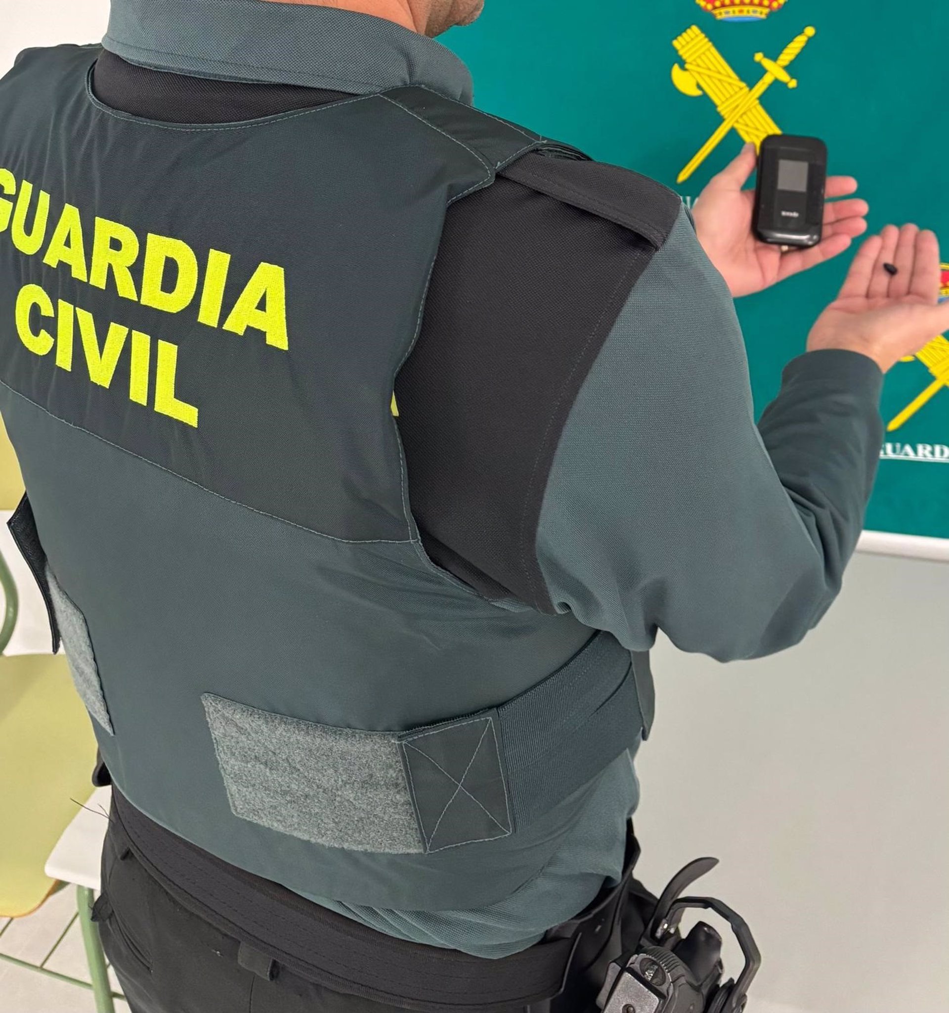 Multan a un hombre en Menorca por emplear dispositivos de comunicación para copiar en el examen de conducir