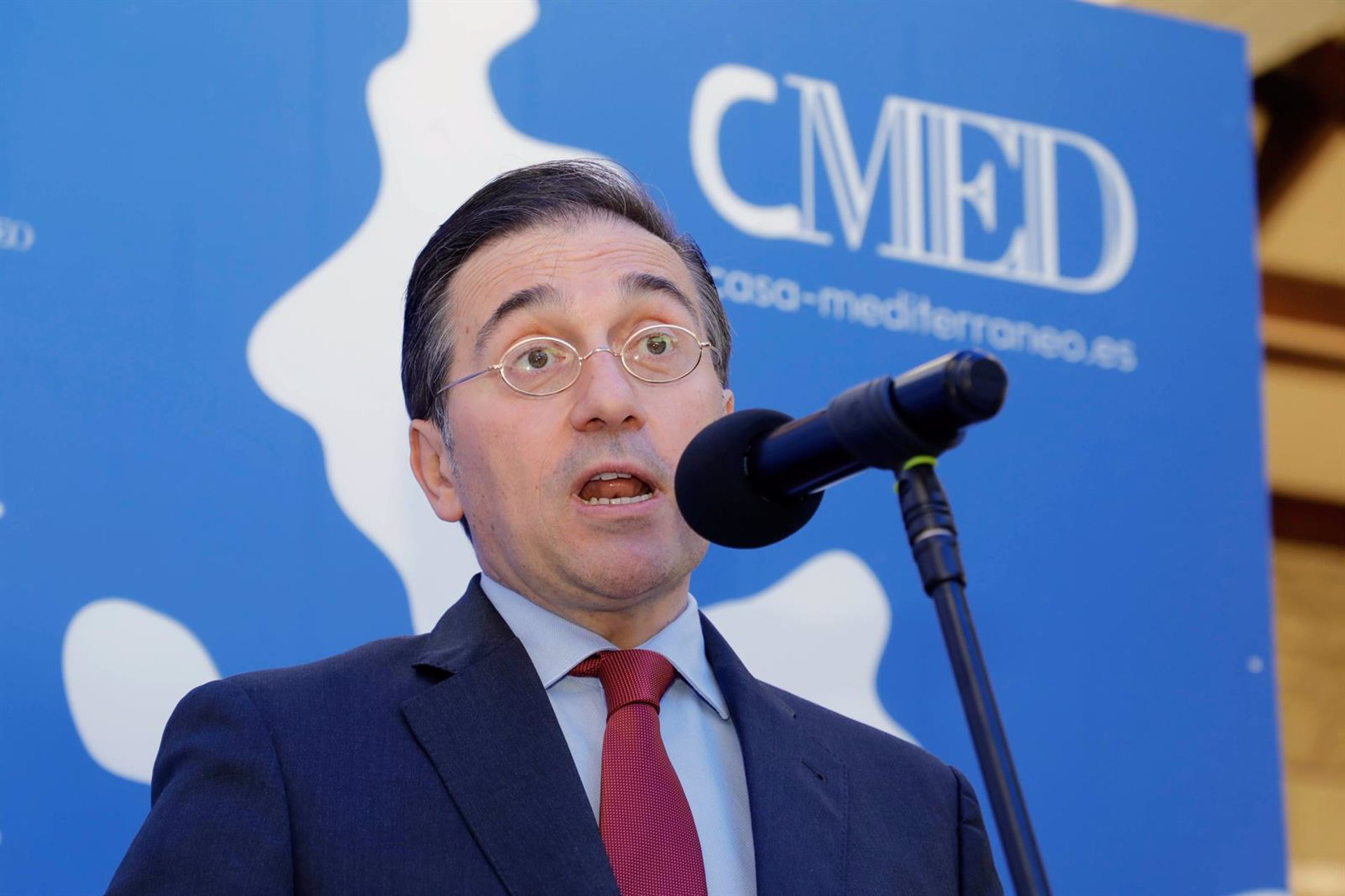 Albares llama a no acabar rápido y mal la invasión rusa y afirma: «No se puede decidir nada sobre Ucrania sin Ucrania»