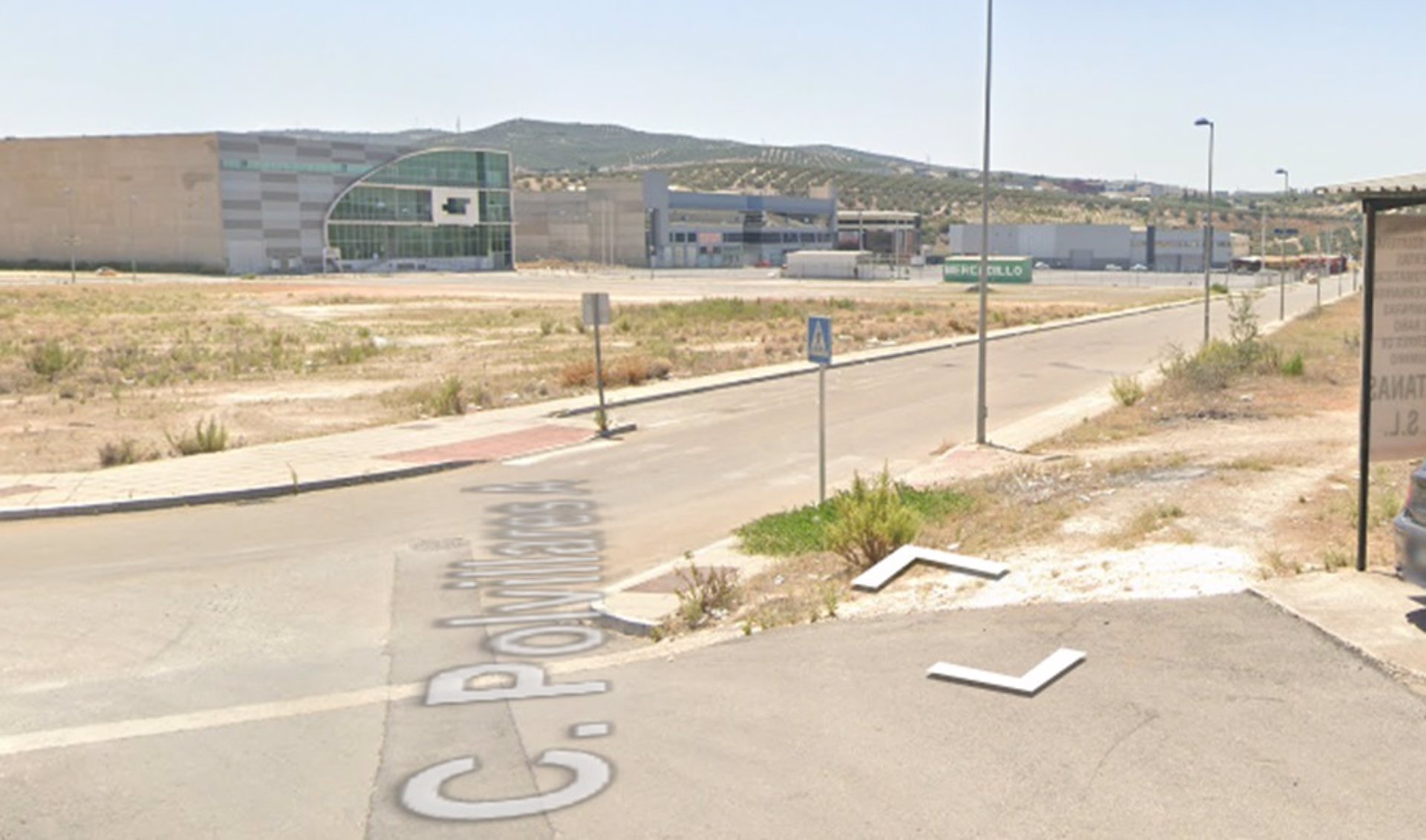 Muere un hombre atropellado por un turismo en Lucena