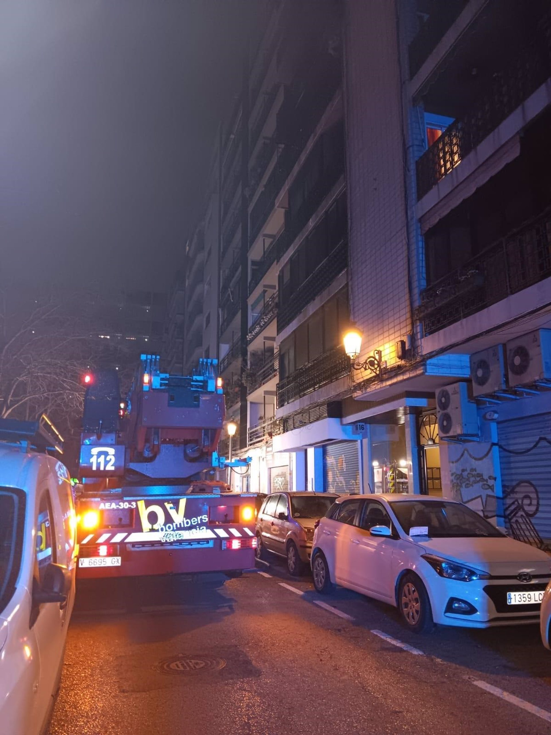 Dos fallecidos de 76 y 83 años en el incendio de una vivienda en València