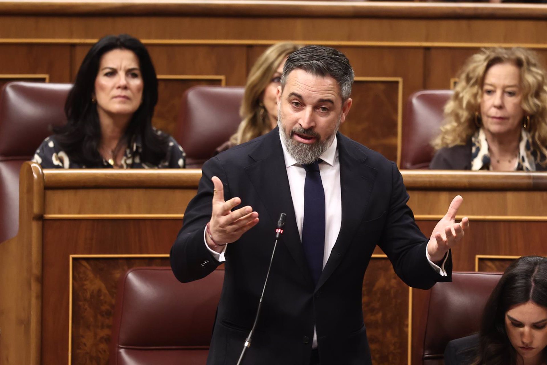 Abascal carga contra Gobierno y PP tras el rechazo de Vox a enviar tropas a Ucrania: «Napoleones de salón»