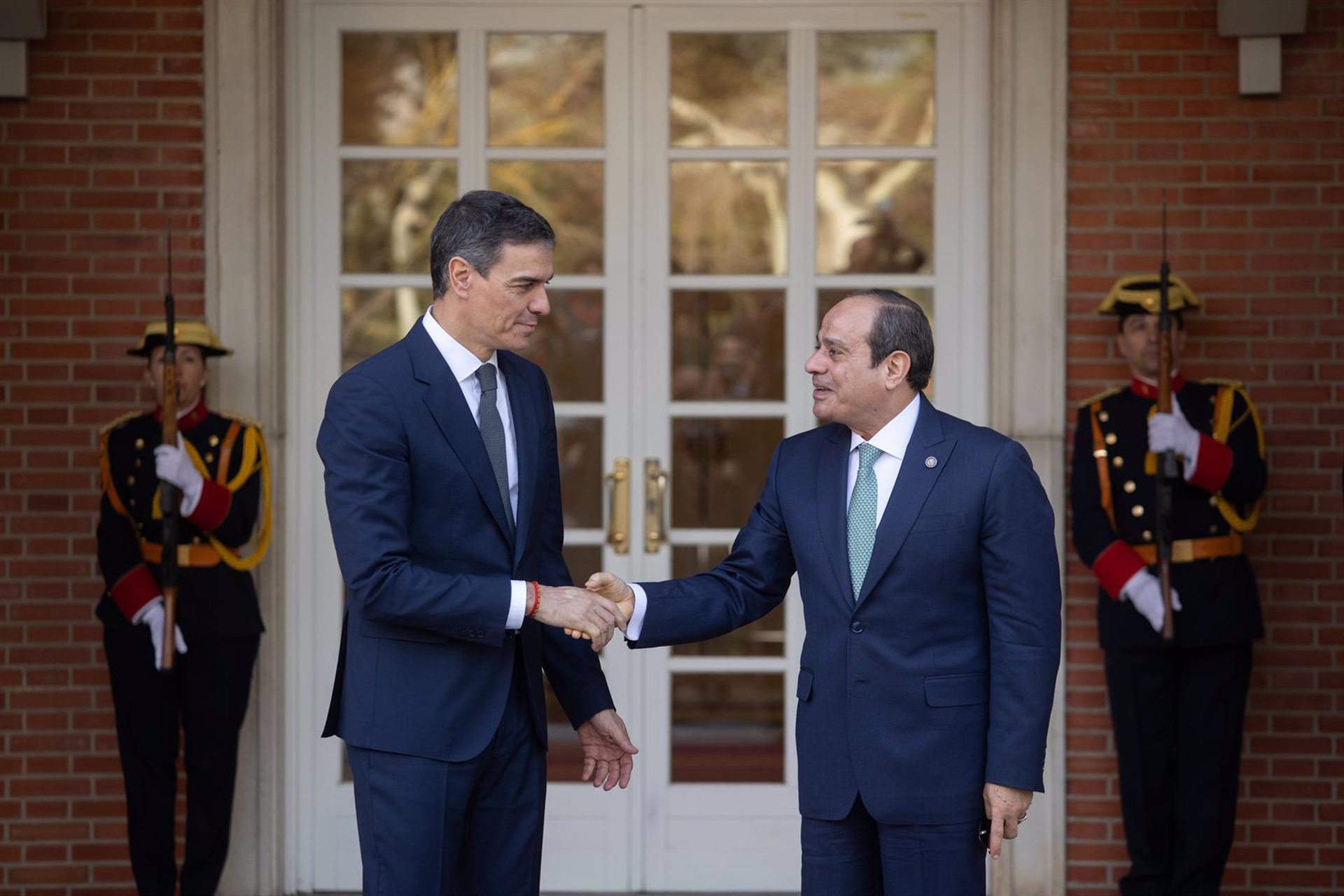 Sánchez rechaza ante el presidente egipcio el traslado de población de la Franja: «Gaza es de los palestinos»