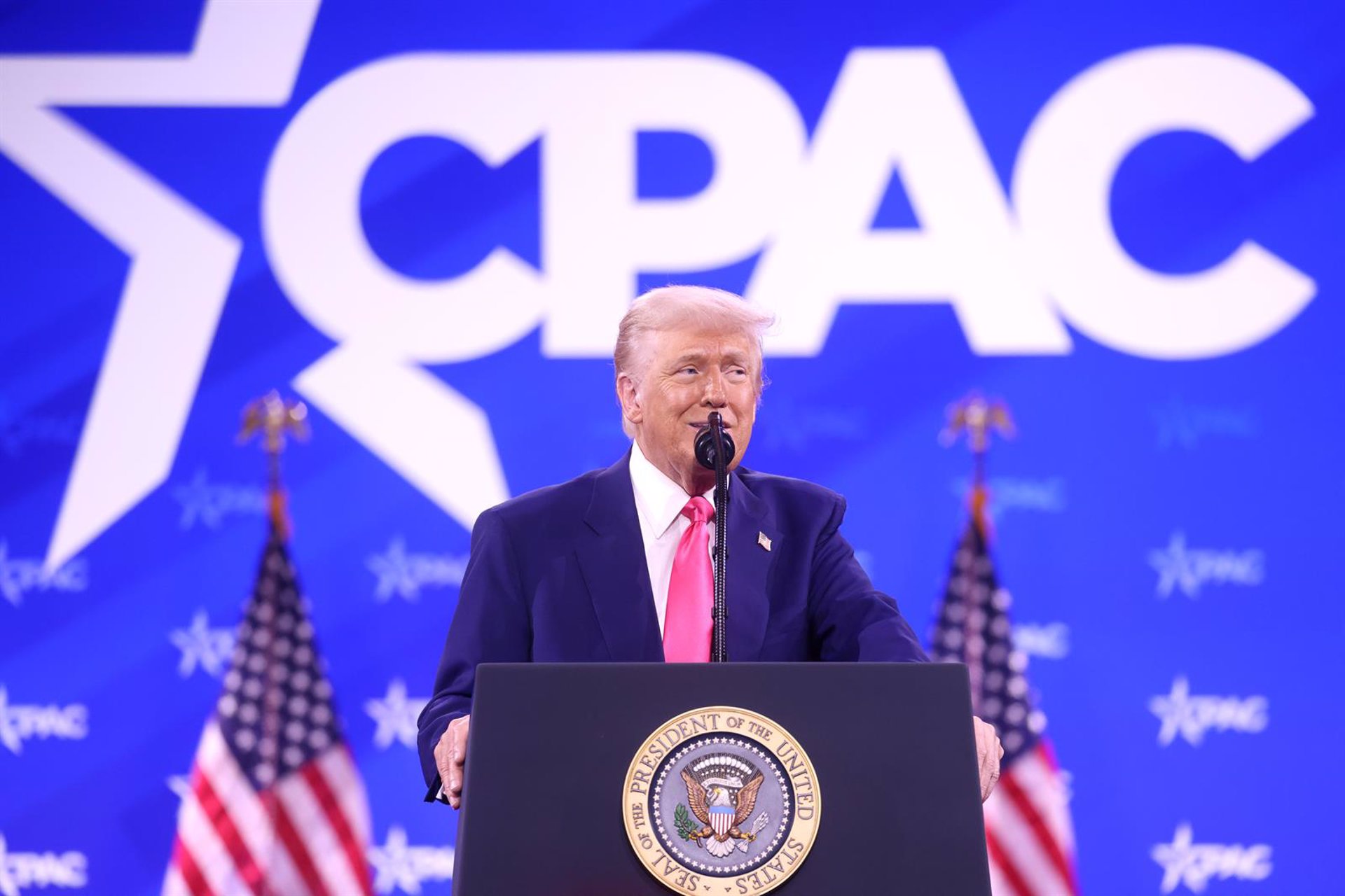 Trump elogia a Abascal en la cumbre de los conservadores en EEUU por su «gran trabajo»: «Gracias, Santiago»