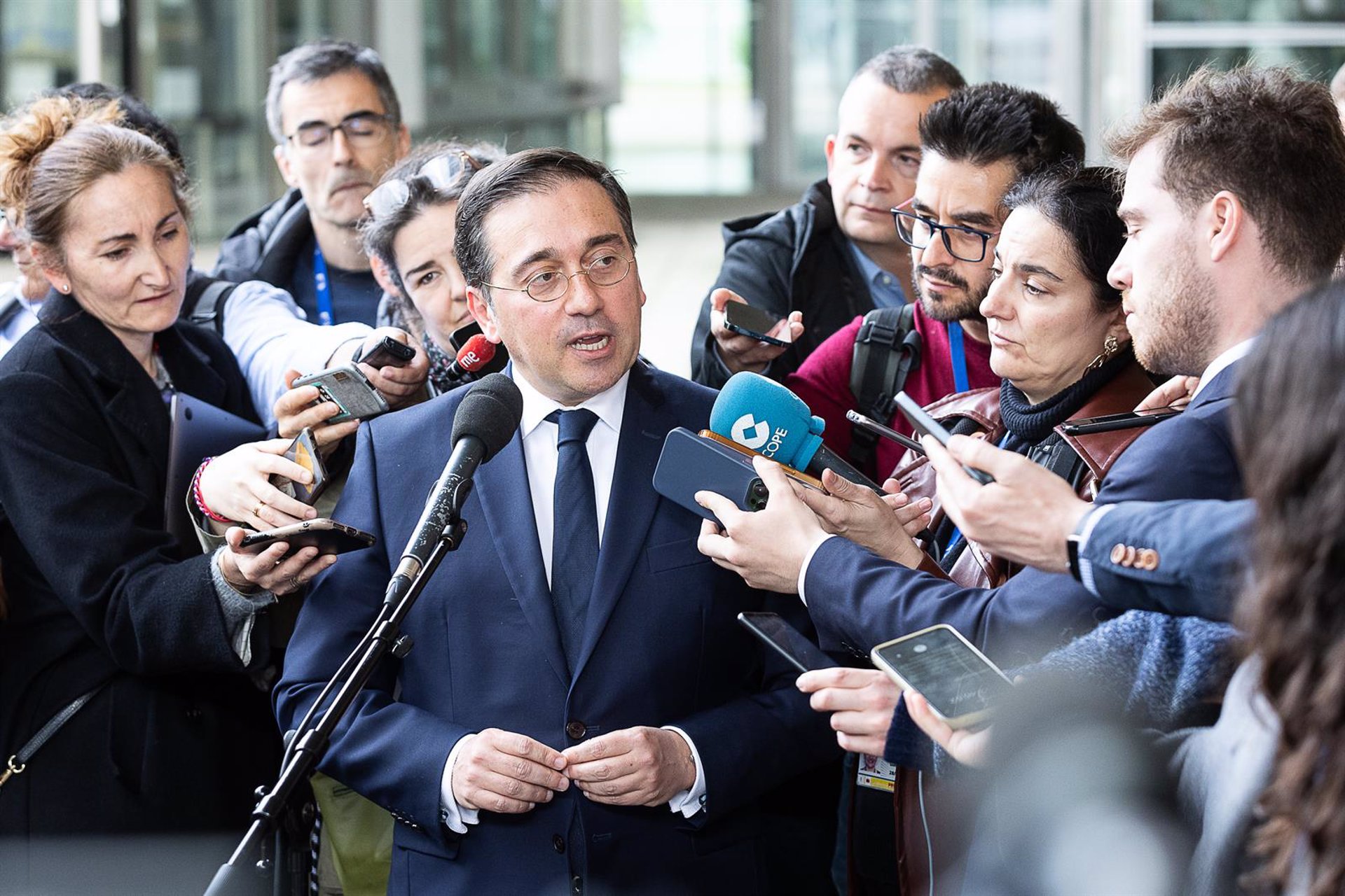 Albares pedirá a la UE más medidas contra Israel y proteger la solución de dos Estados