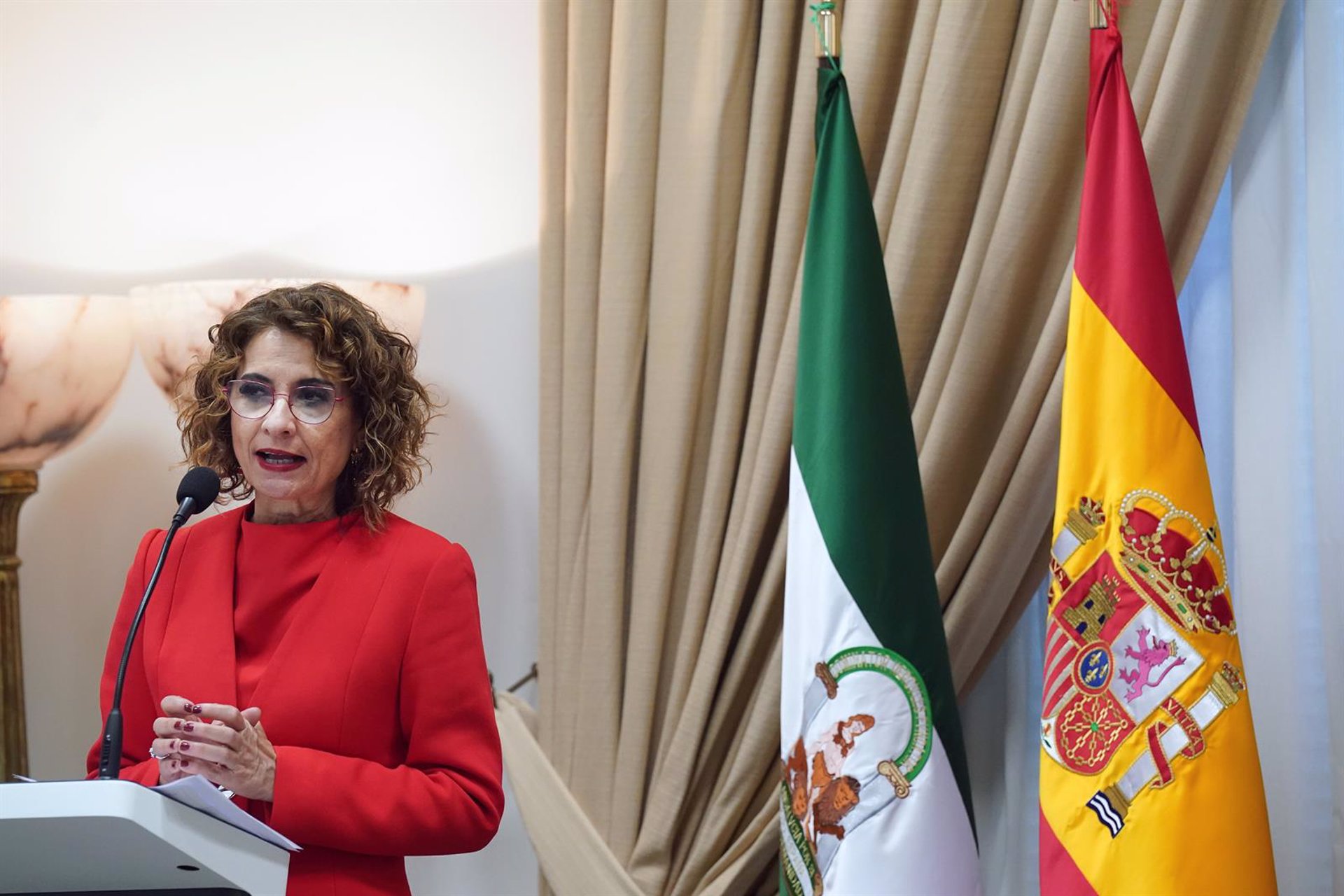 Montero cree que Moreno «se quedó sin discurso»: «No se puede estar pidiendo más recursos» y rechazar la quita de deuda