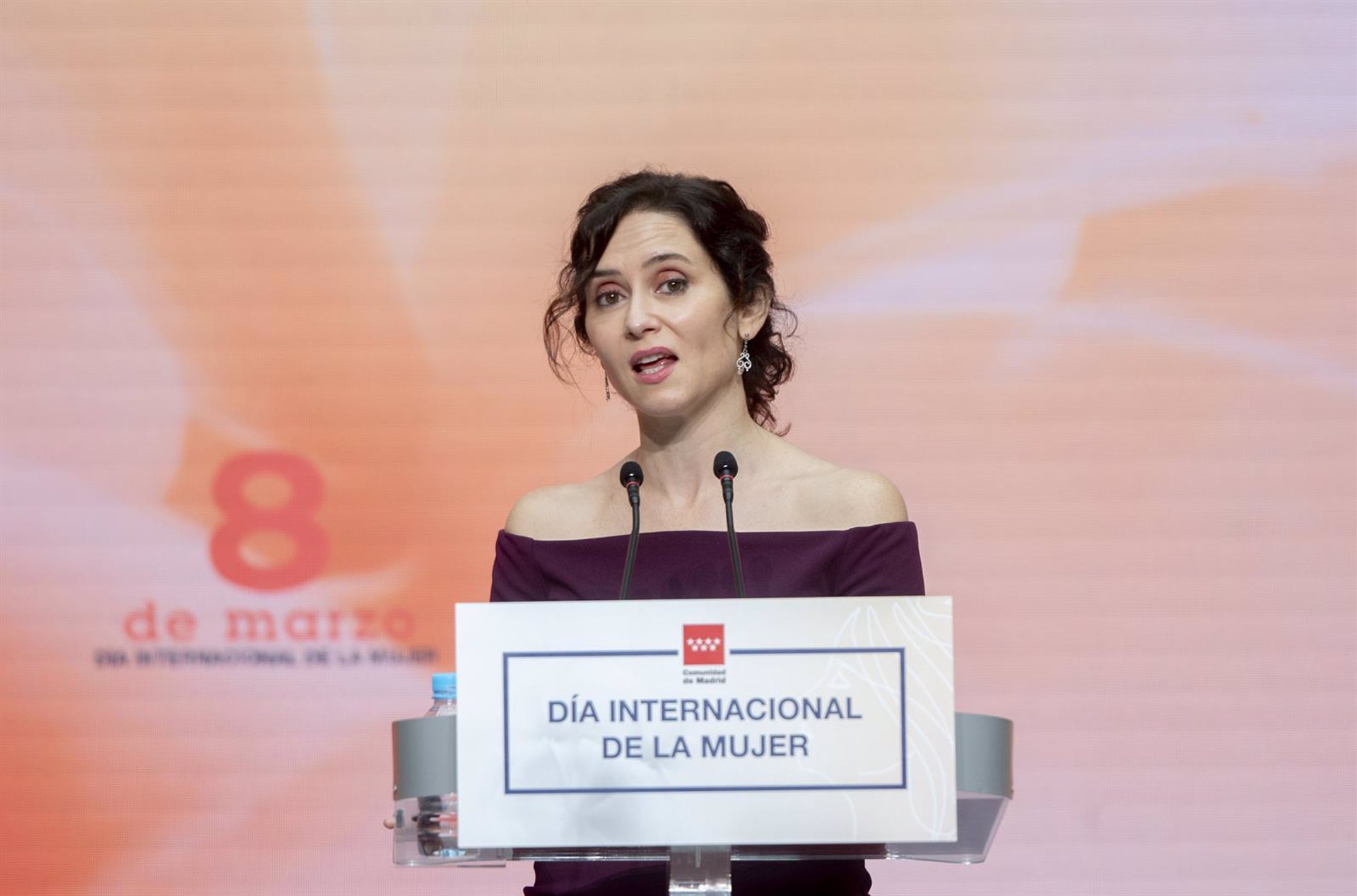 Ayuso critica que se quieran «borrar los sexos» y pide a las mujeres que digan basta a «trampas e ideología» en 8M