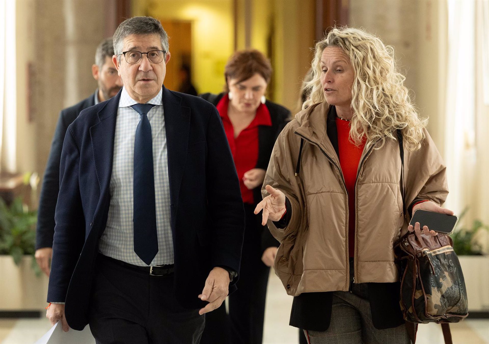 El PSOE defiende las cifras para el reparto de menores pactadas con Junts y acusa al PP de «repartir odio»