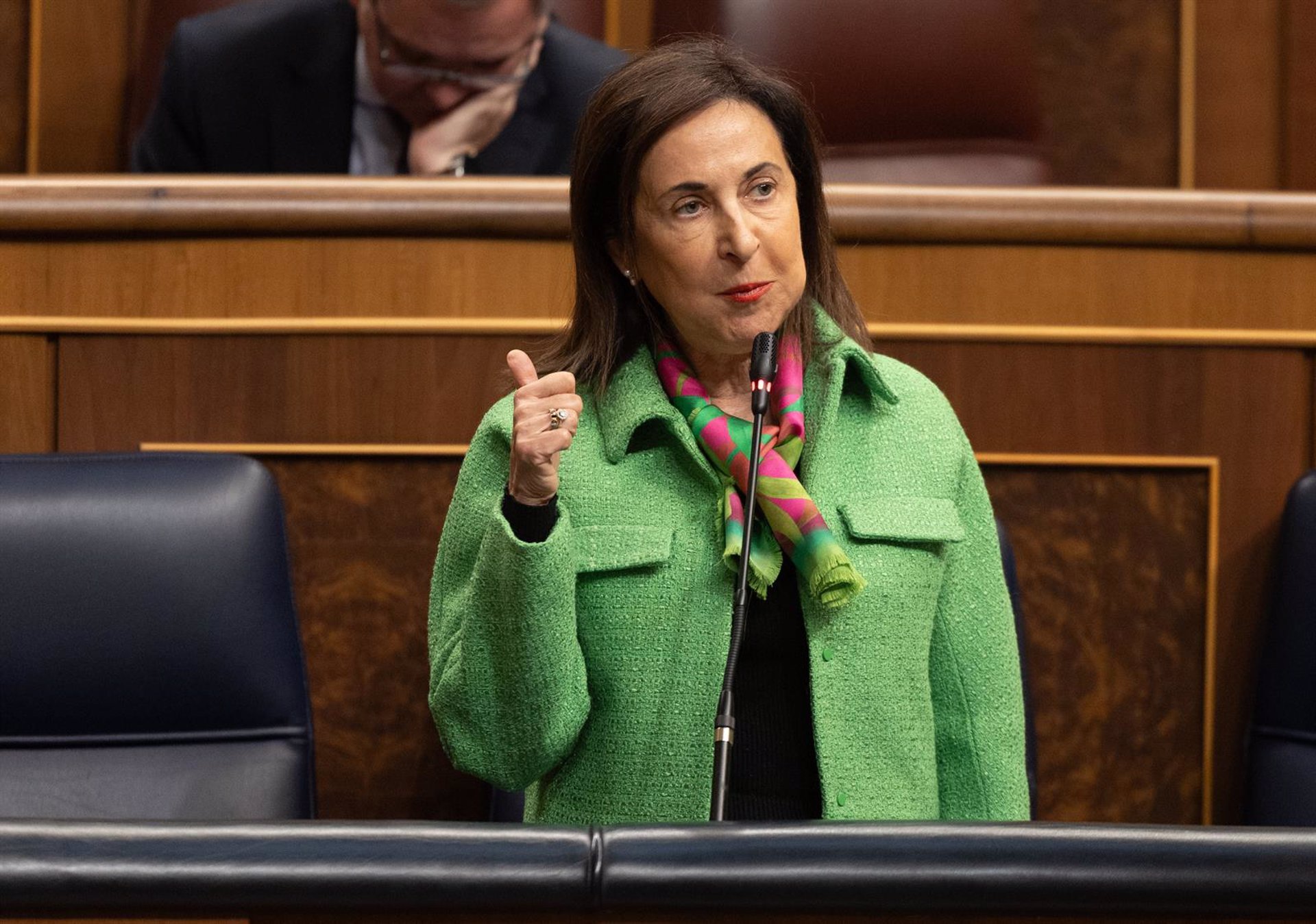 El PP recalca a Robles que el Gobierno «tiene al enemigo dentro» y esta pide «elevar el tono y no descalificar»