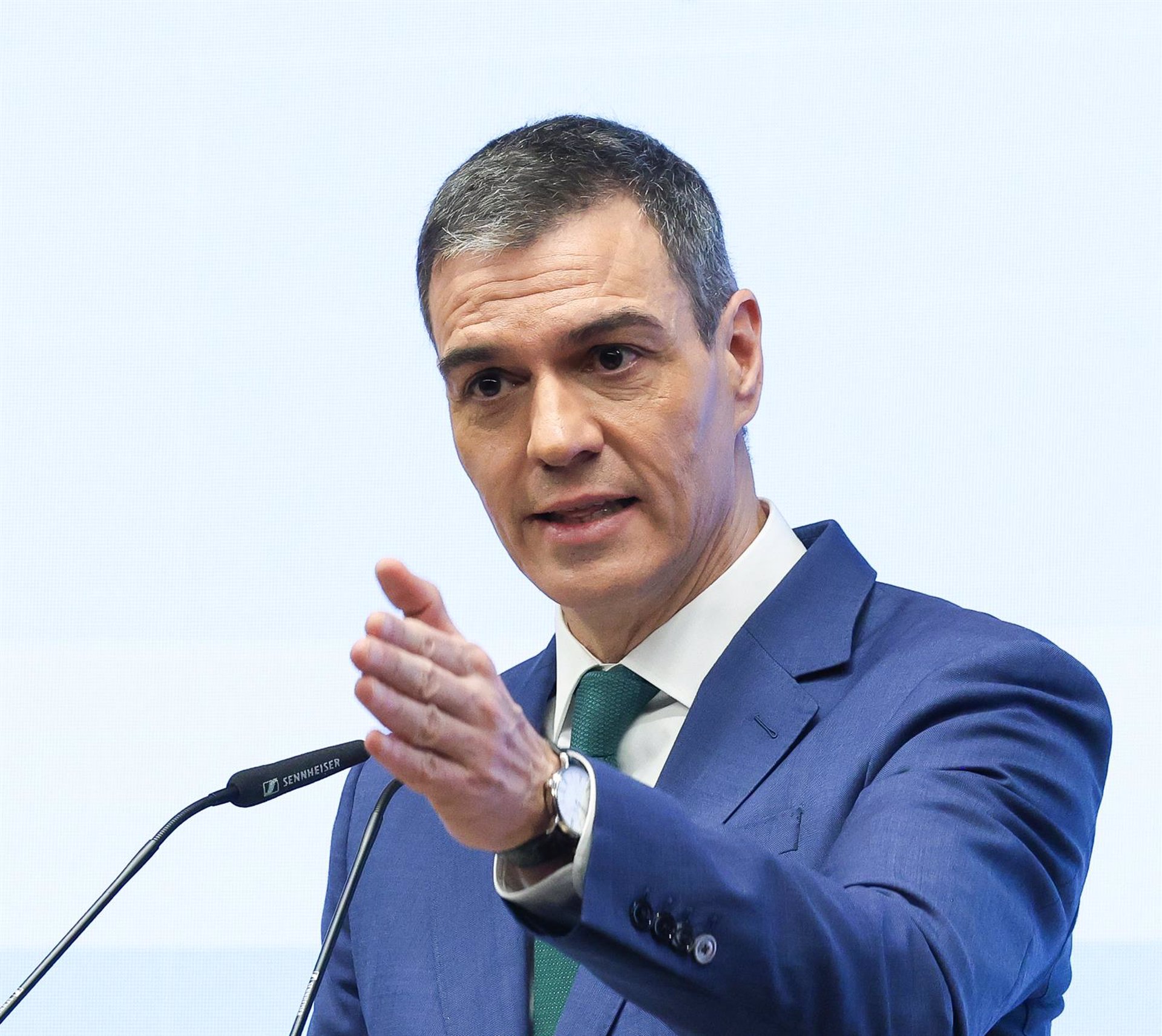Sánchez advierte a las CCAA que no permitirá poner en riesgo fondos europeos por «veleidades» contra el Pacto Verde