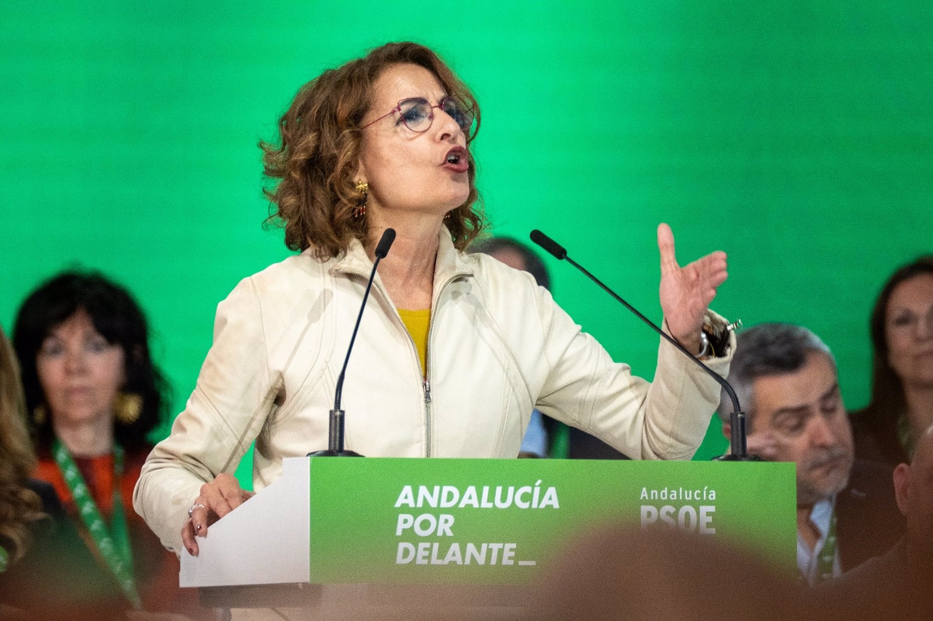 Montero ve a un PP que «se abraza a la ultraderecha» y a Feijóo «incapacitado para gobernar»