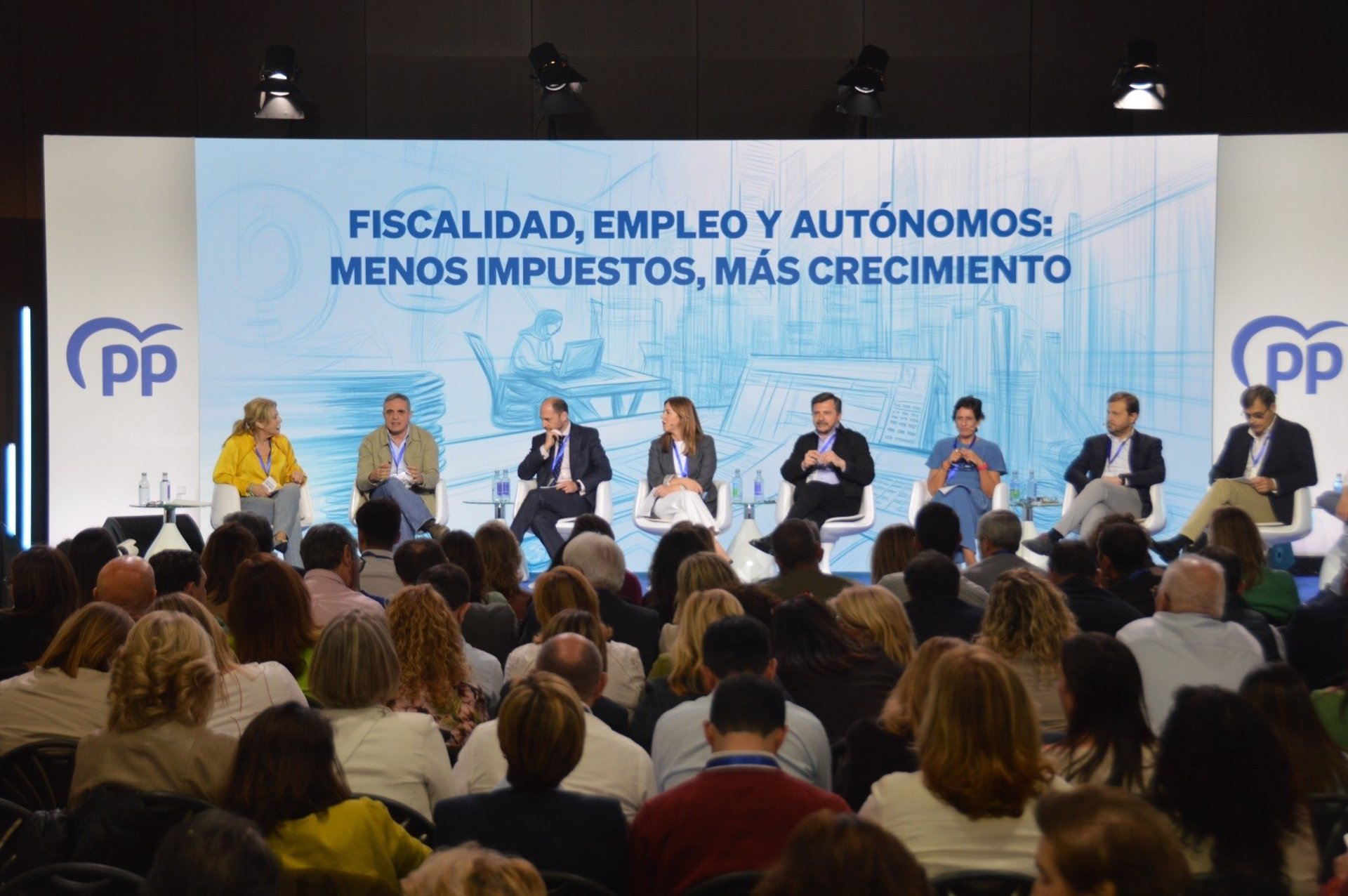 El PP aboga por la simplificación normativa en su Interparlamentaria de Sevilla: «Desburocratizar es rebajar impuestos»