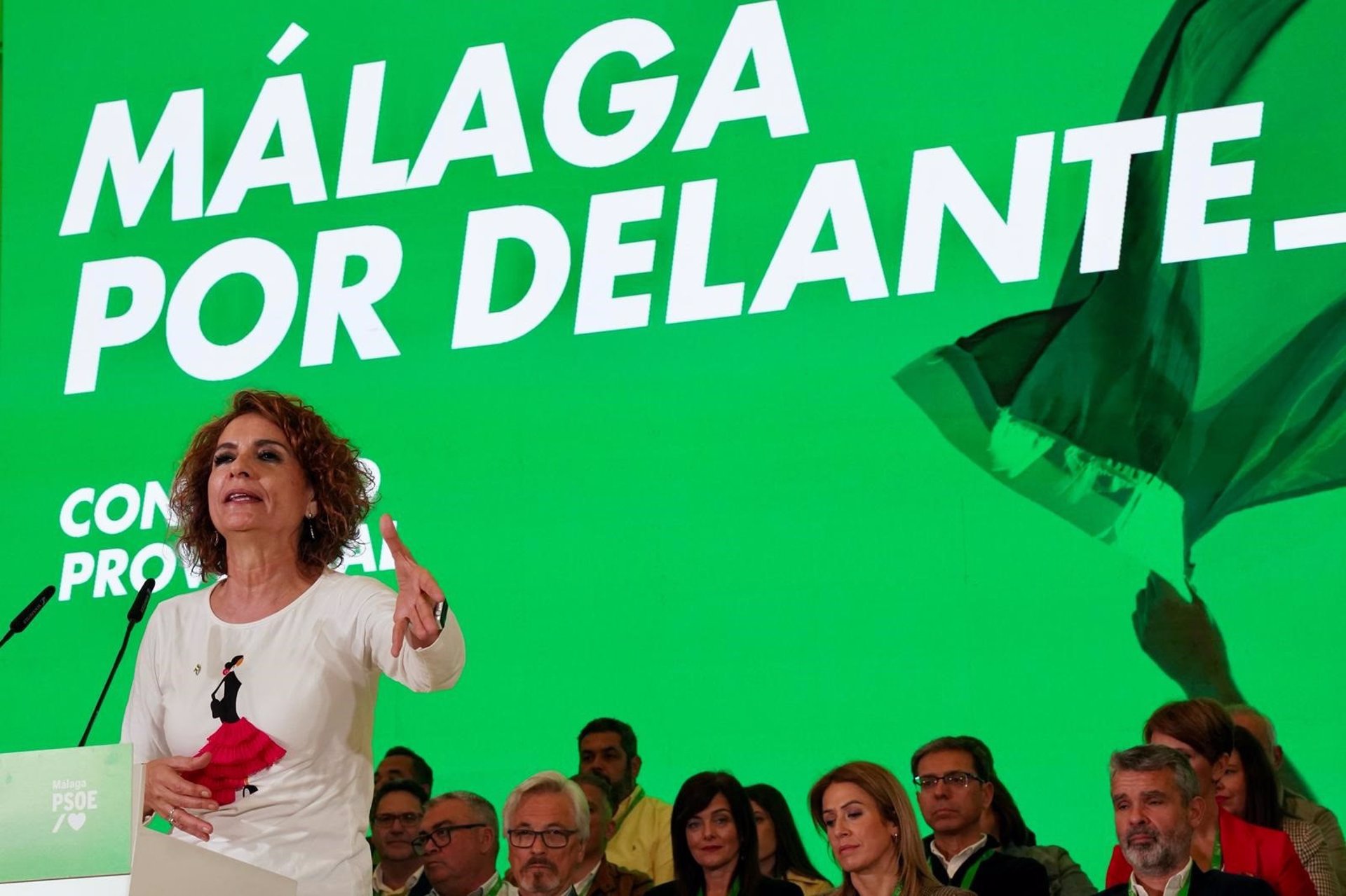 Montero dice que Feijóo pide elecciones para conservar su liderazgo, pero advierte a PP: «Vamos a agotar la legislatura»
