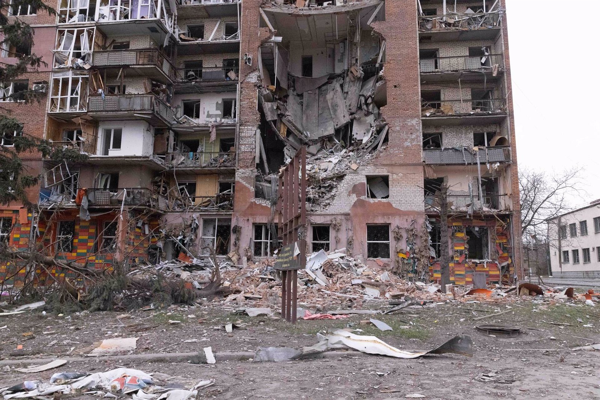 España condena los bombardeos rusos sobre Járkov y pide a Moscú que acepte el alto el fuego