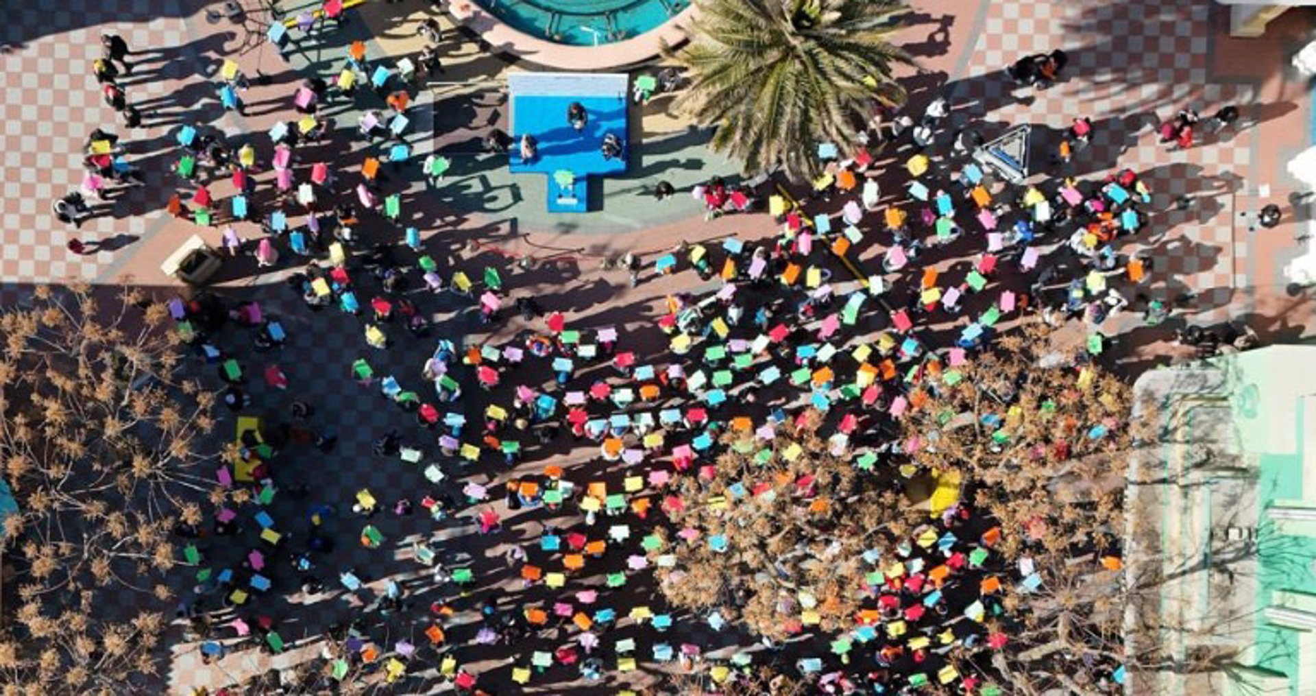 Más de 1.100 personas con TEA disfrutan de una jornada de ocio inclusivo en Parque Warner Madrid