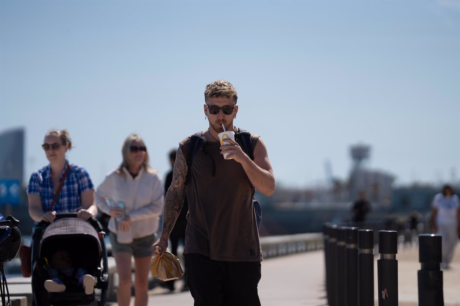 La estabilidad continúa hoy en casi toda España, con lluvias débiles en suroeste y Canarias, y calor en el norte