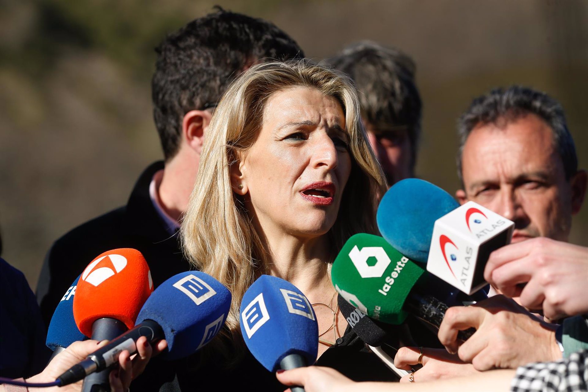 Yolanda Díaz exige al emérito explicaciones por su situación fiscal y ser ejemplar tras demandar a Revilla