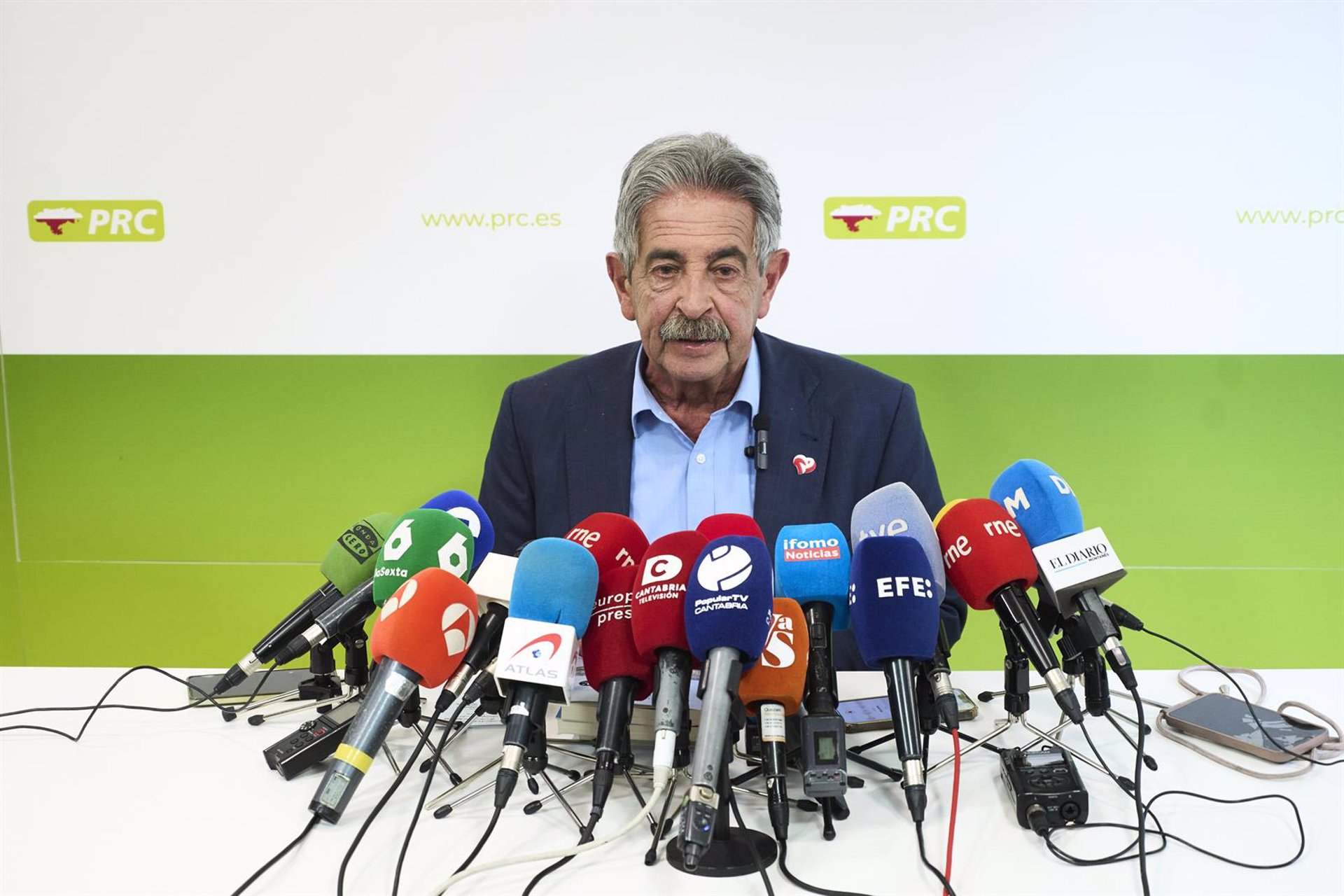 Revilla ve «mezquino» que el rey emérito le demande y se pregunta por qué él «y no Bárbara Rey o Corinna»