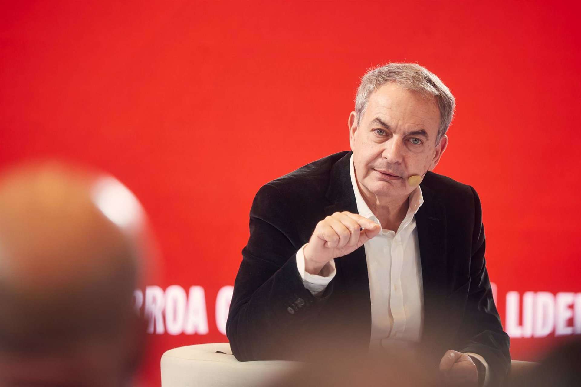Zapatero sobre si Sánchez debería invitar a Vox a las rondas de conversaciones: «Hay que hablar con todo el mundo»