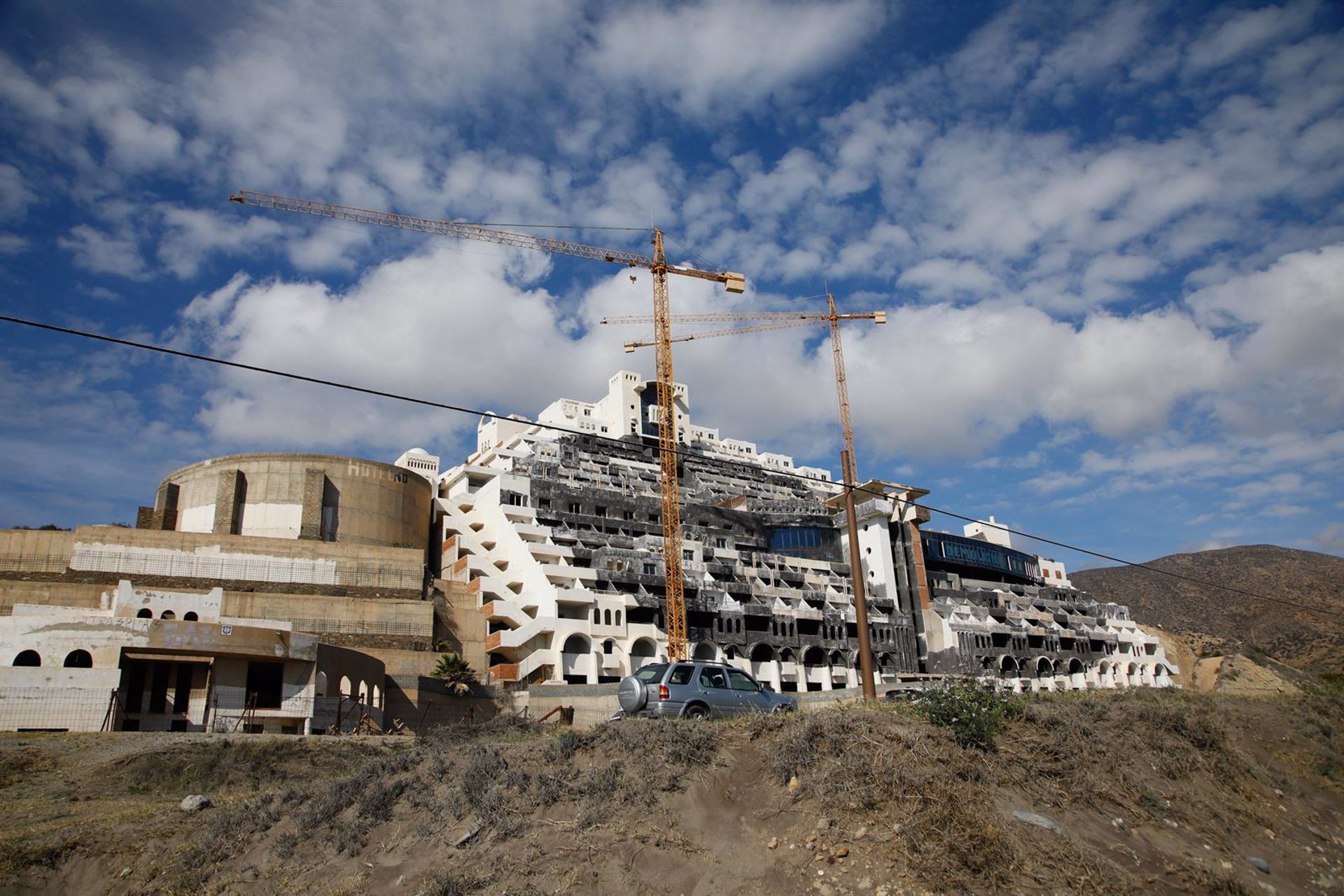 El Gobierno tumbaría solo la mitad del Algarrobico si no hay un acuerdo con la Junta aunque resultara «absurdo»