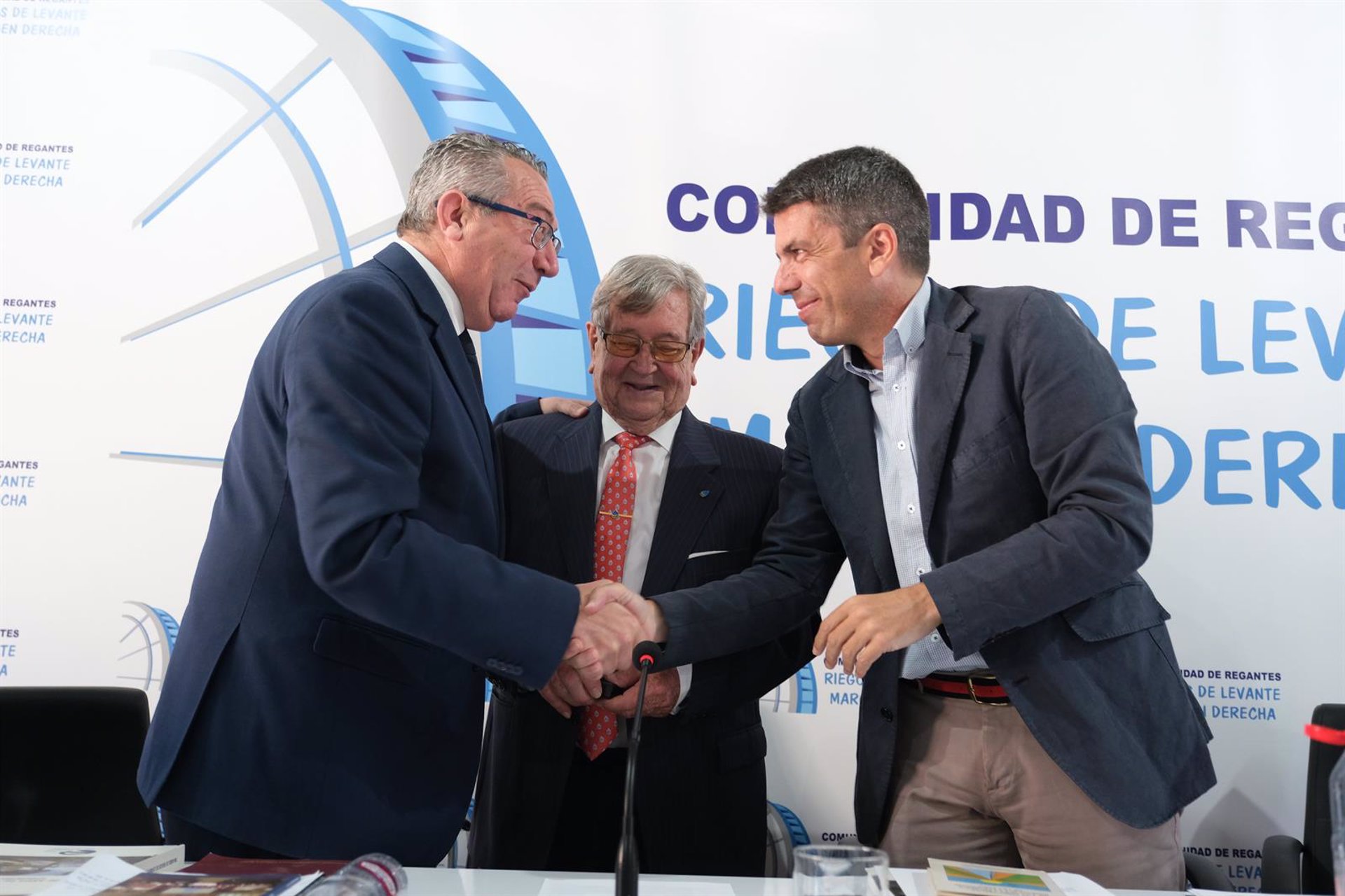 Mazón destaca la «responsabilidad, solidaridad, y unión» de regantes de la Comunitat para «reivindicar el agua merecida»