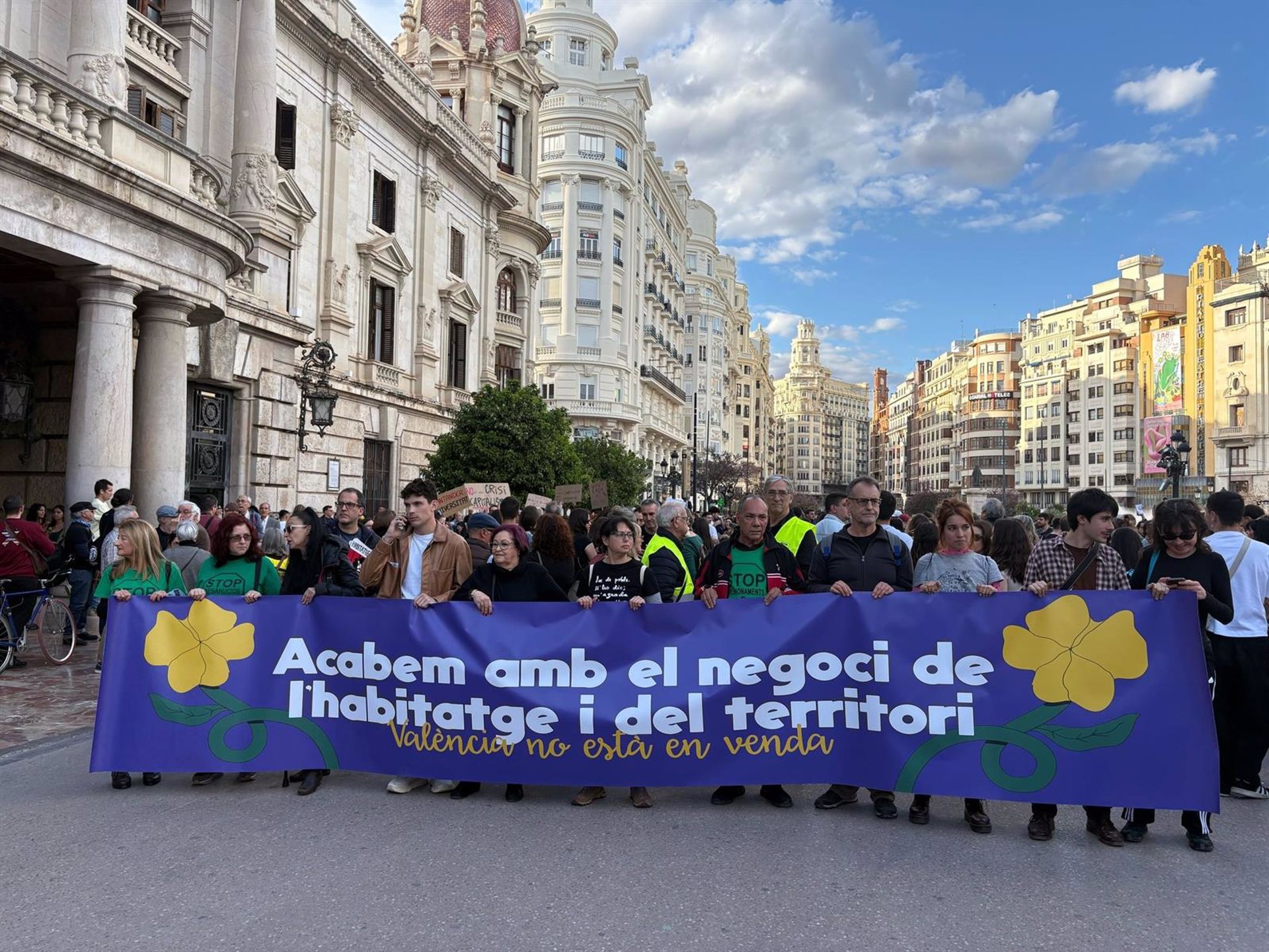 Una manifestación en València exige limitar alquileres y la «expansión» turística: «La ciudad, para quien la habita»