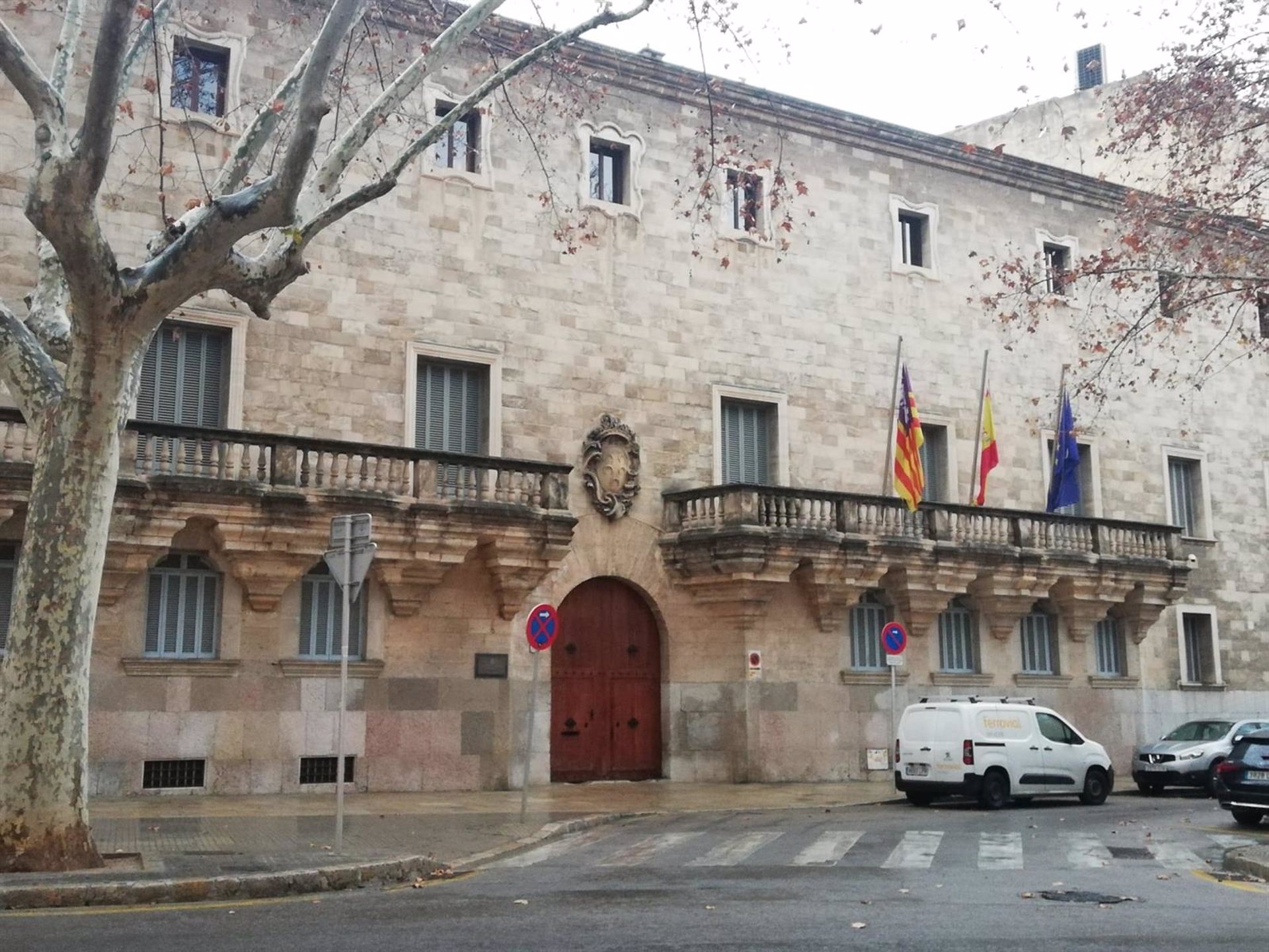 Un hombre se enfrenta a dos años de prisión por rozar los genitales de una mujer por debajo de la ropa con una linterna
