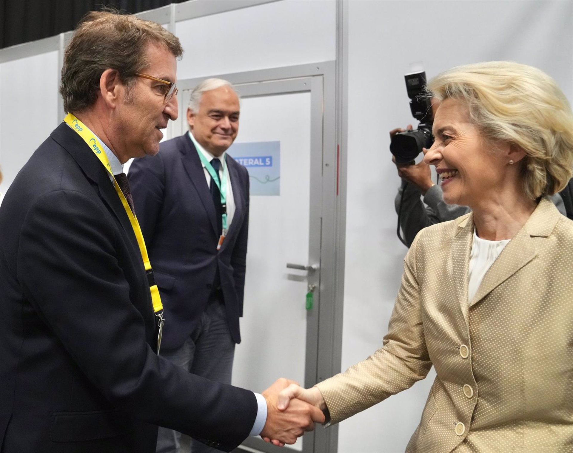 Feijóo amplia su agenda en Bruselas tras reunirse con Von der Leyen y se verá también con el comisario de Comercio