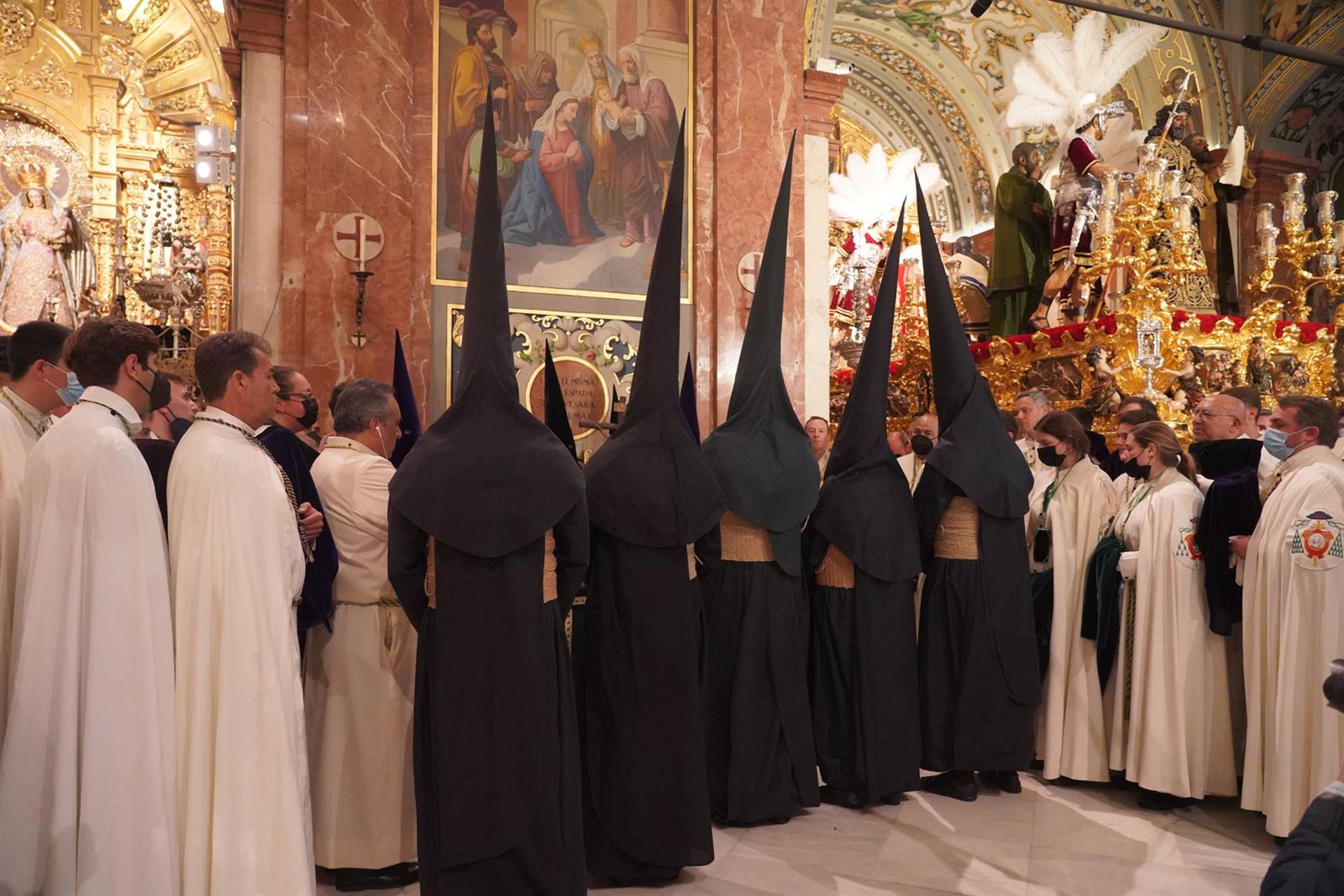Las hermandades de la Madrugá pondrán 15.000 nazarenos en las calles, con 4.300 cirios en La Macarena
