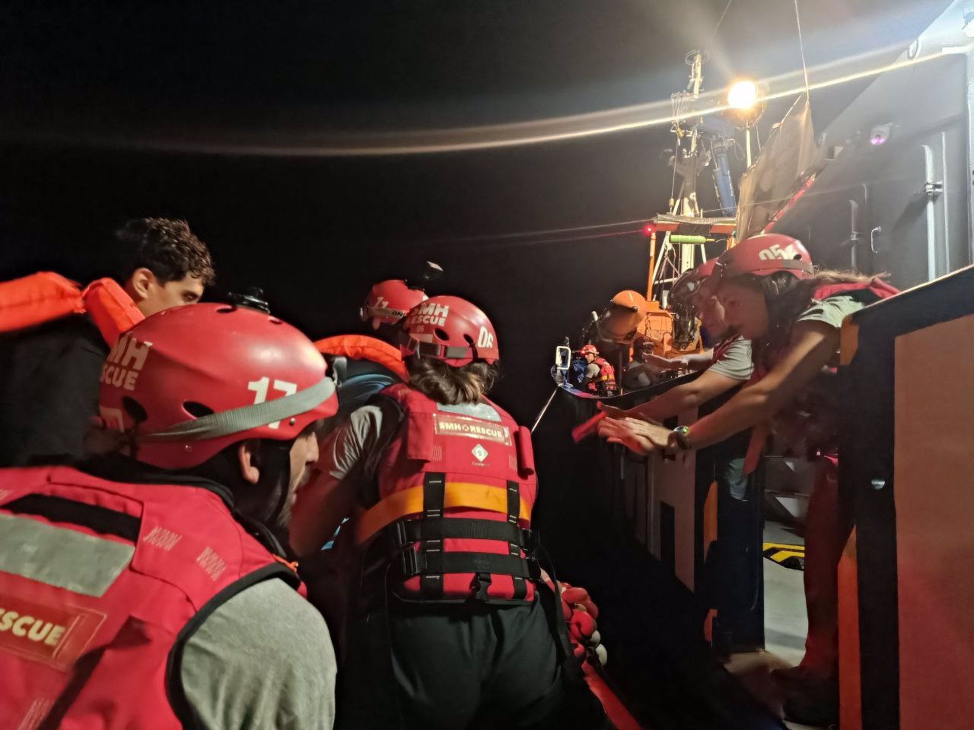 El Aita Mari rescata en el Mediterráneo a 125 personas que se encontraban en dos embarcaciones