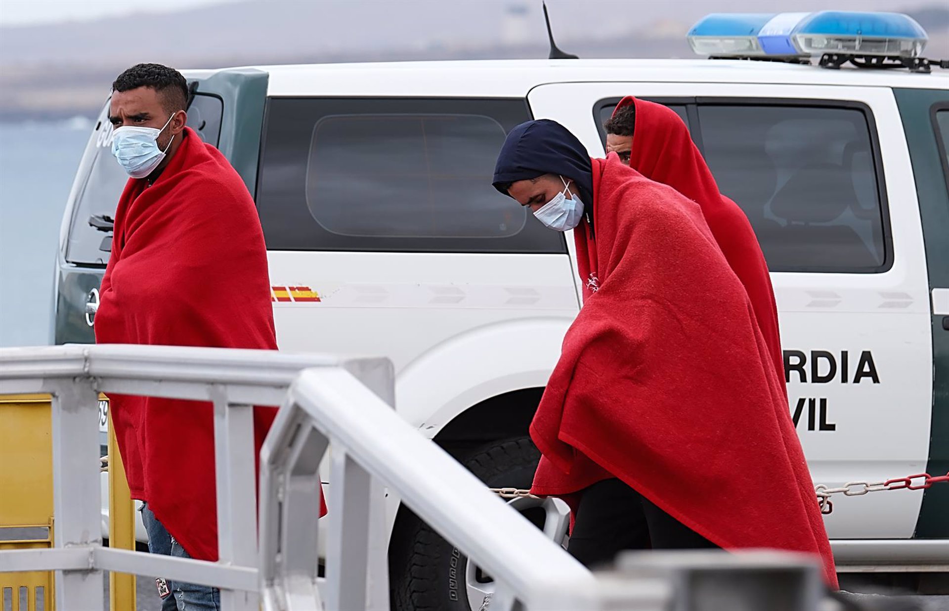 Rescatan una patera con 50 inmigrantes en aguas próximas a Puerto del Rosario (Fuerteventura)