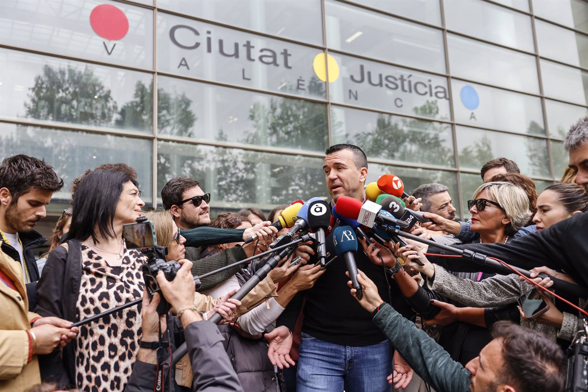 Mompó llega a los juzgados para decir «la verdad» y con «la tranquilidad de haber estado donde tocaba»